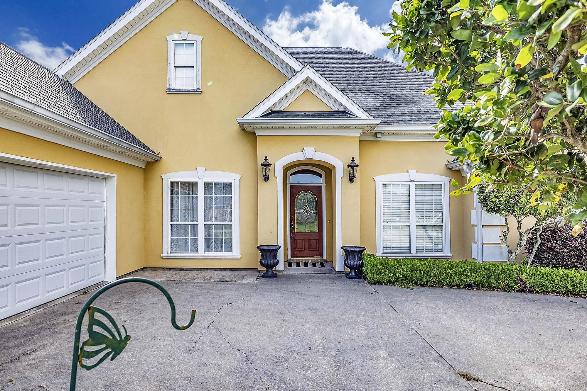 Houma, LA 70360,134 Lake Mechant Court