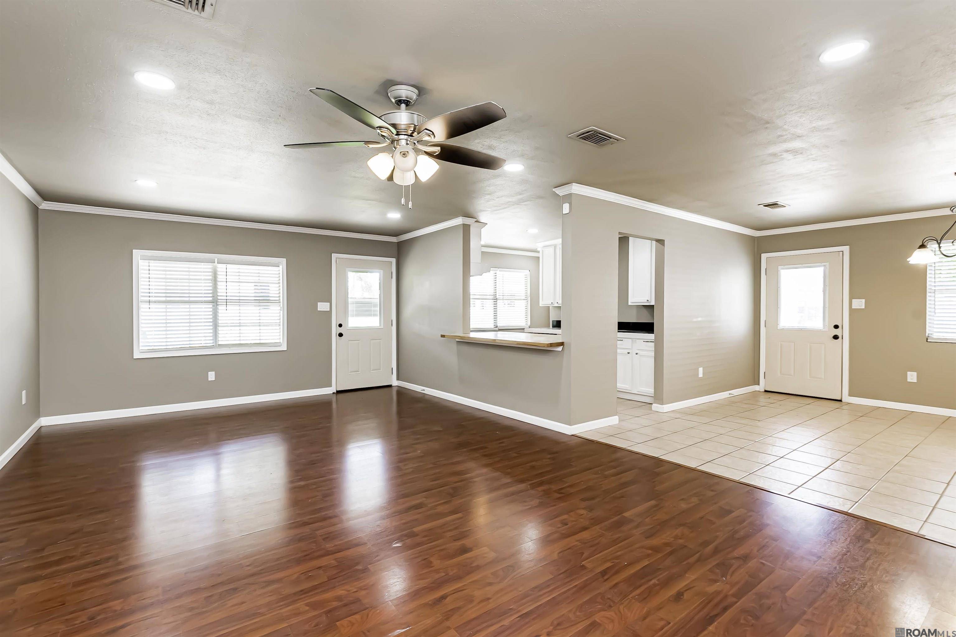 Port Allen, LA 70767,321 Courthouse St