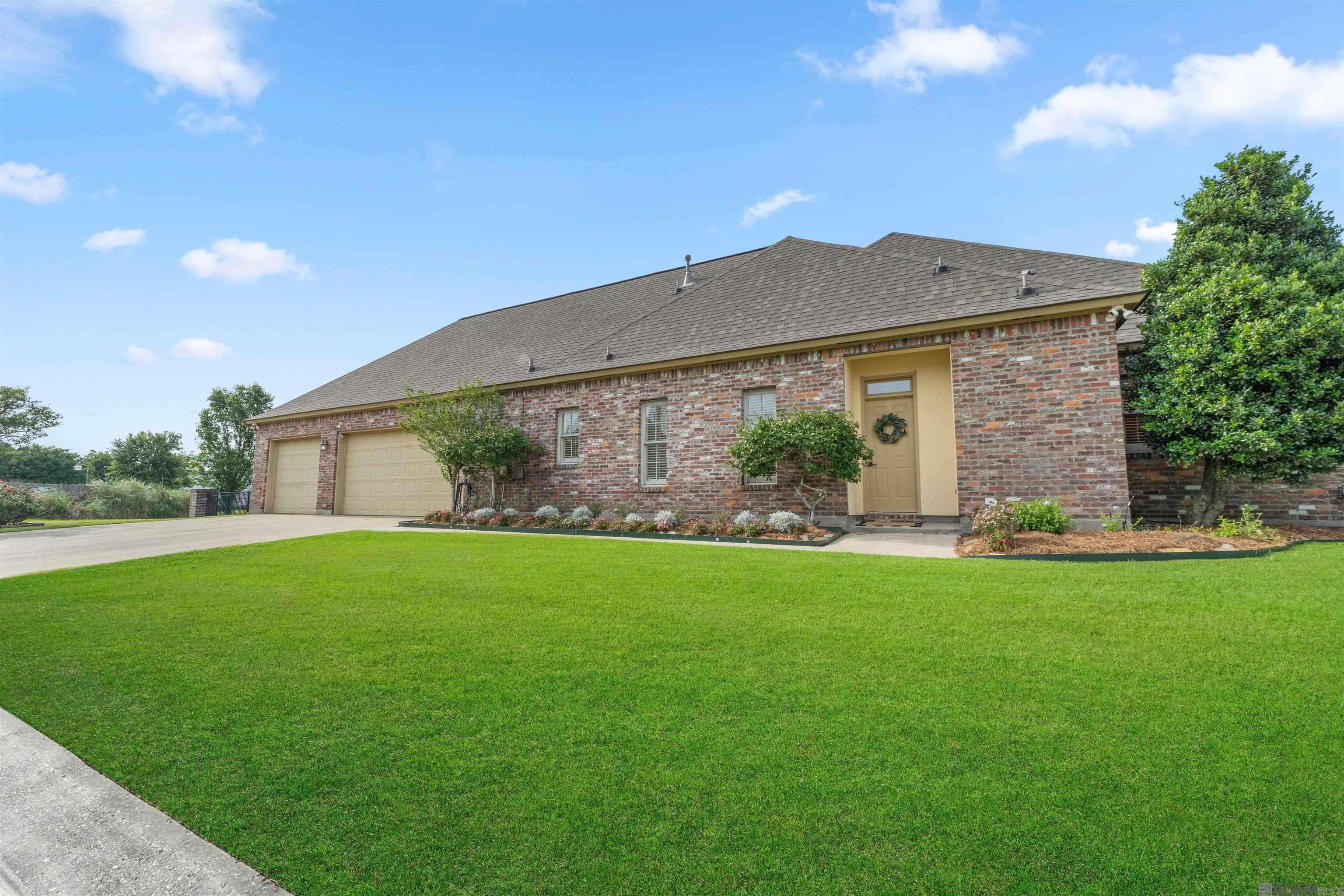 Gonzales, LA 70704,6239 Royal Lakes Estates Avenue