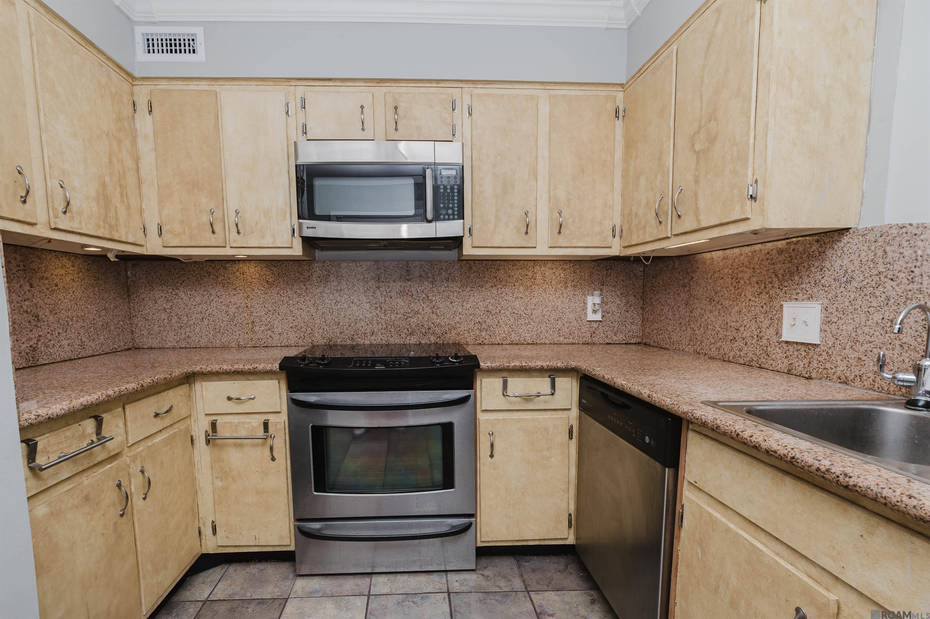Baton Rouge, LA 70808,1755 College Dr ##219