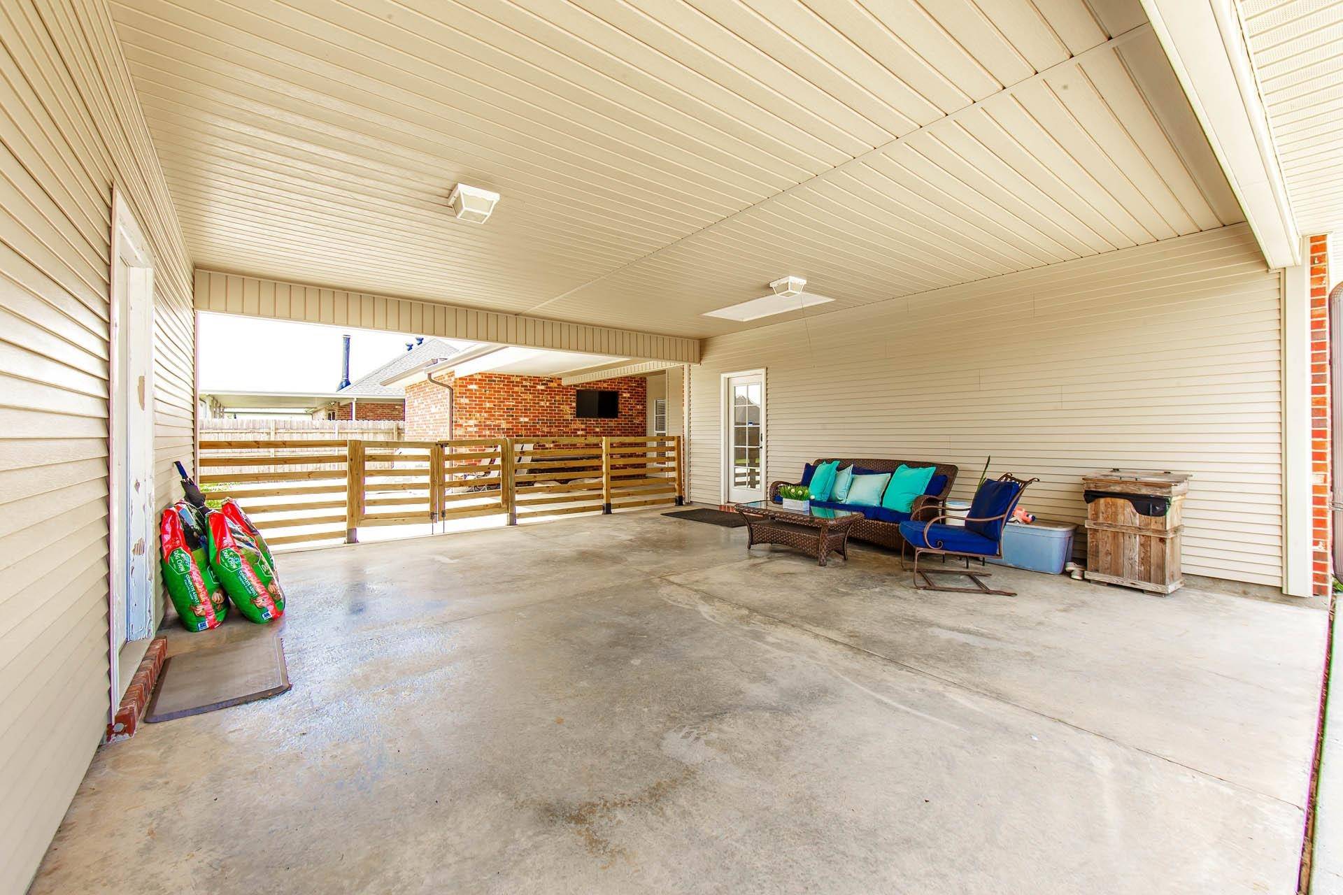 Houma, LA 70360,5142 Pinhook Place