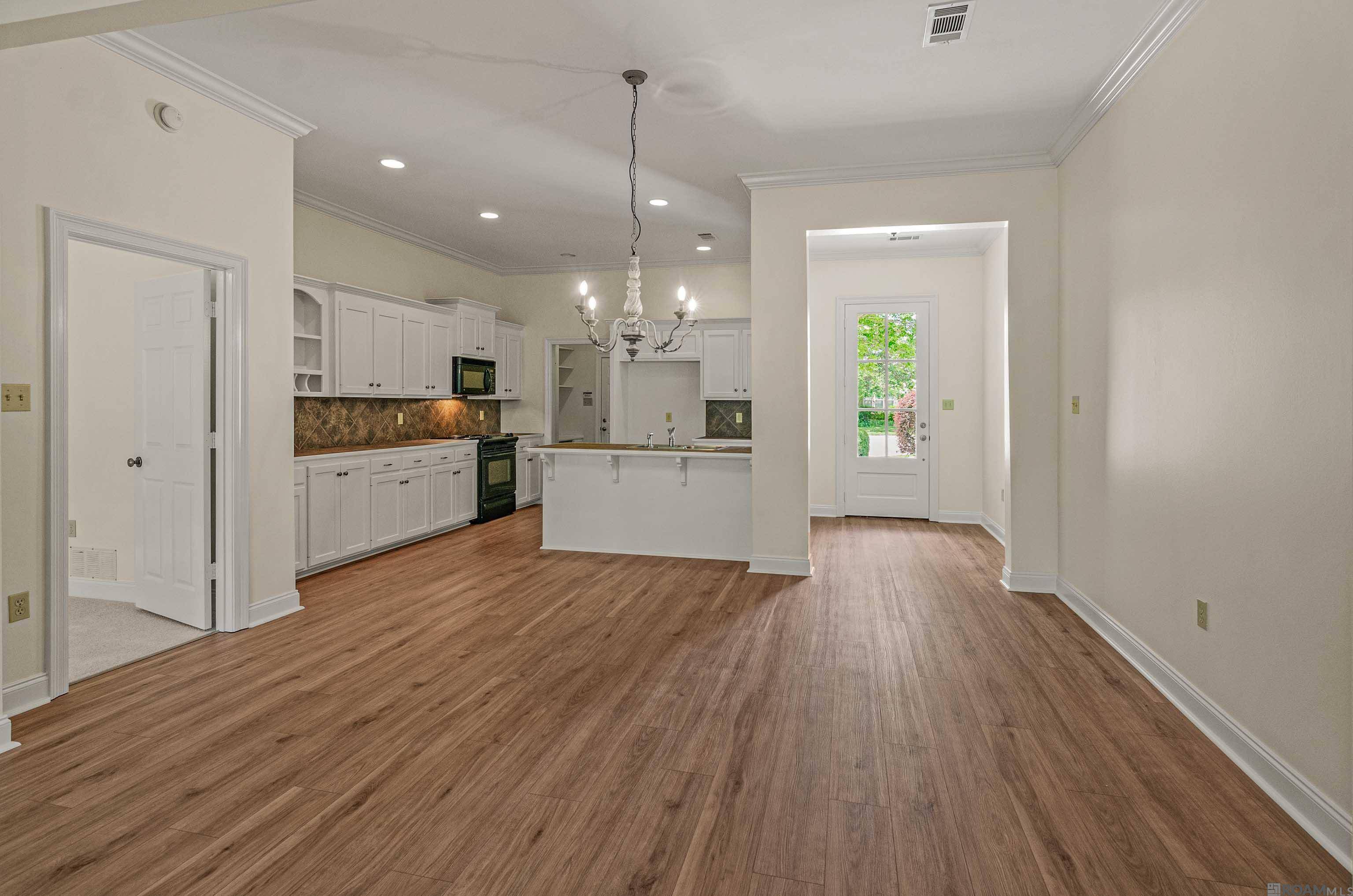 Baton Rouge, LA 70810,10126 Springtree Ave