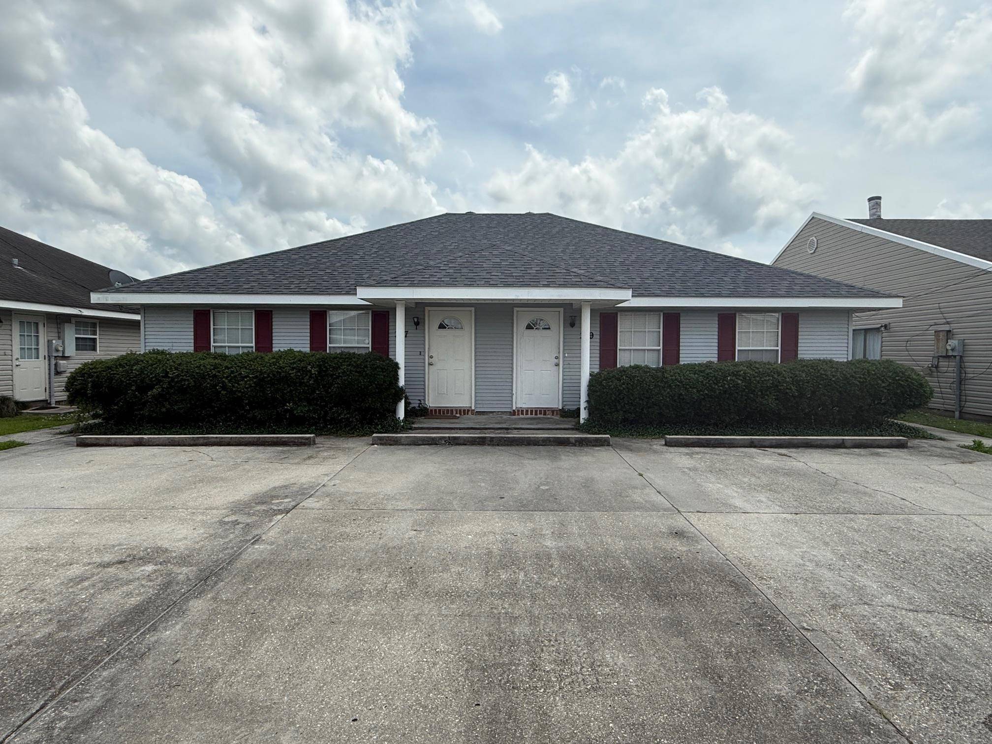 Thibodaux, LA 70301,301,305,307,309 Gloria St