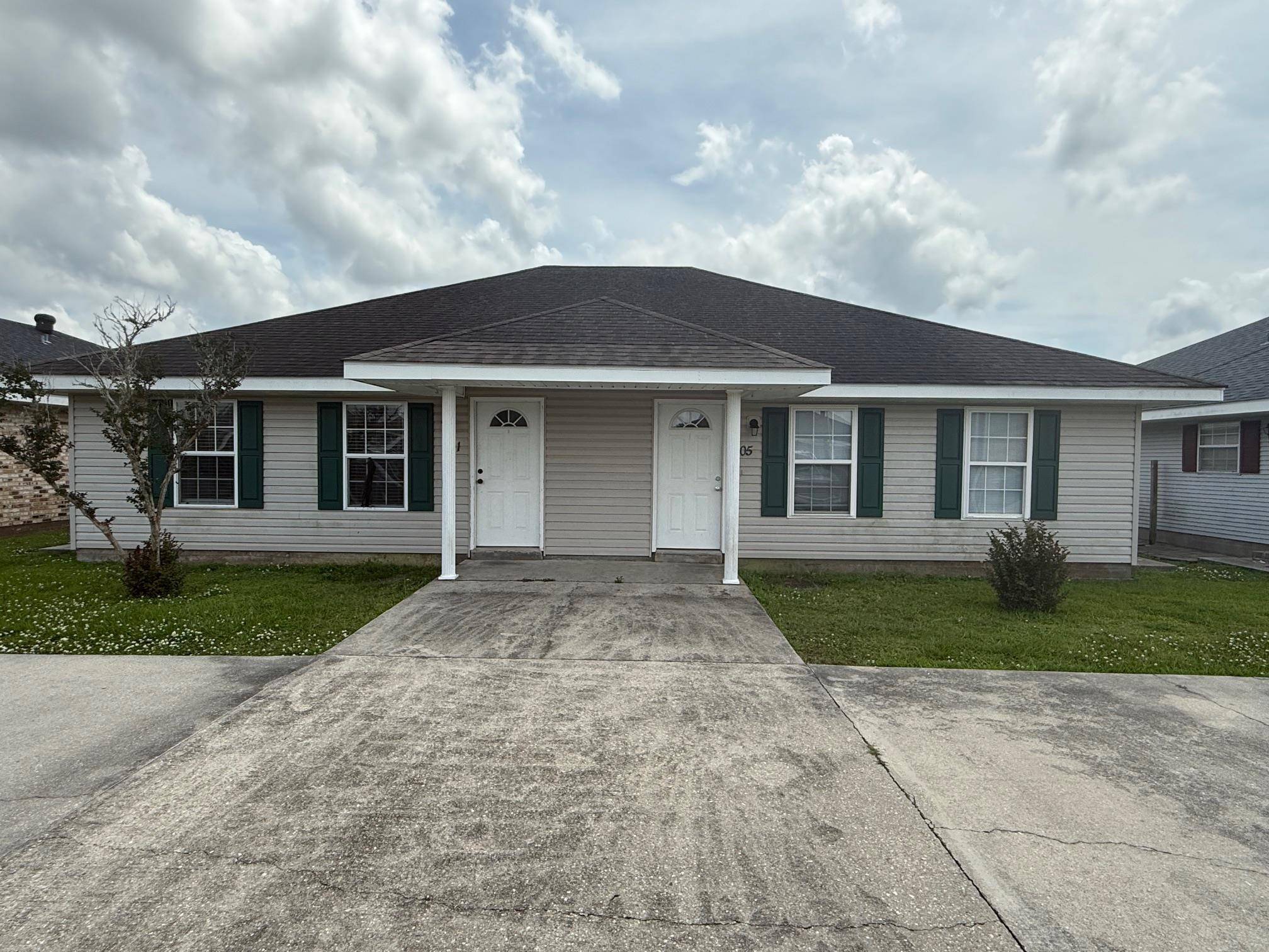 Thibodaux, LA 70301,301,305,307,309 Gloria St