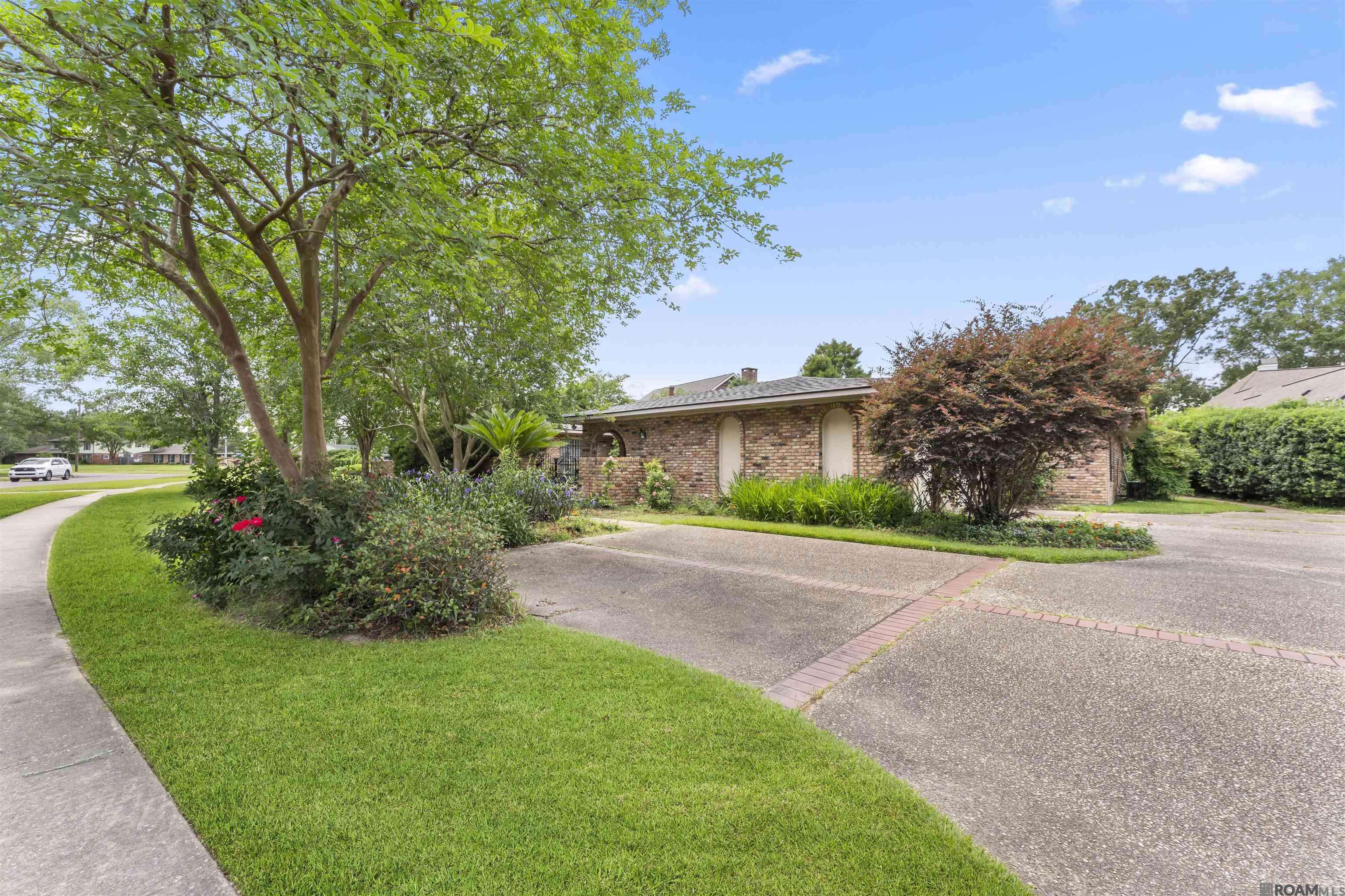 Saint George, LA 70810,633 Oak Hills Pkwy