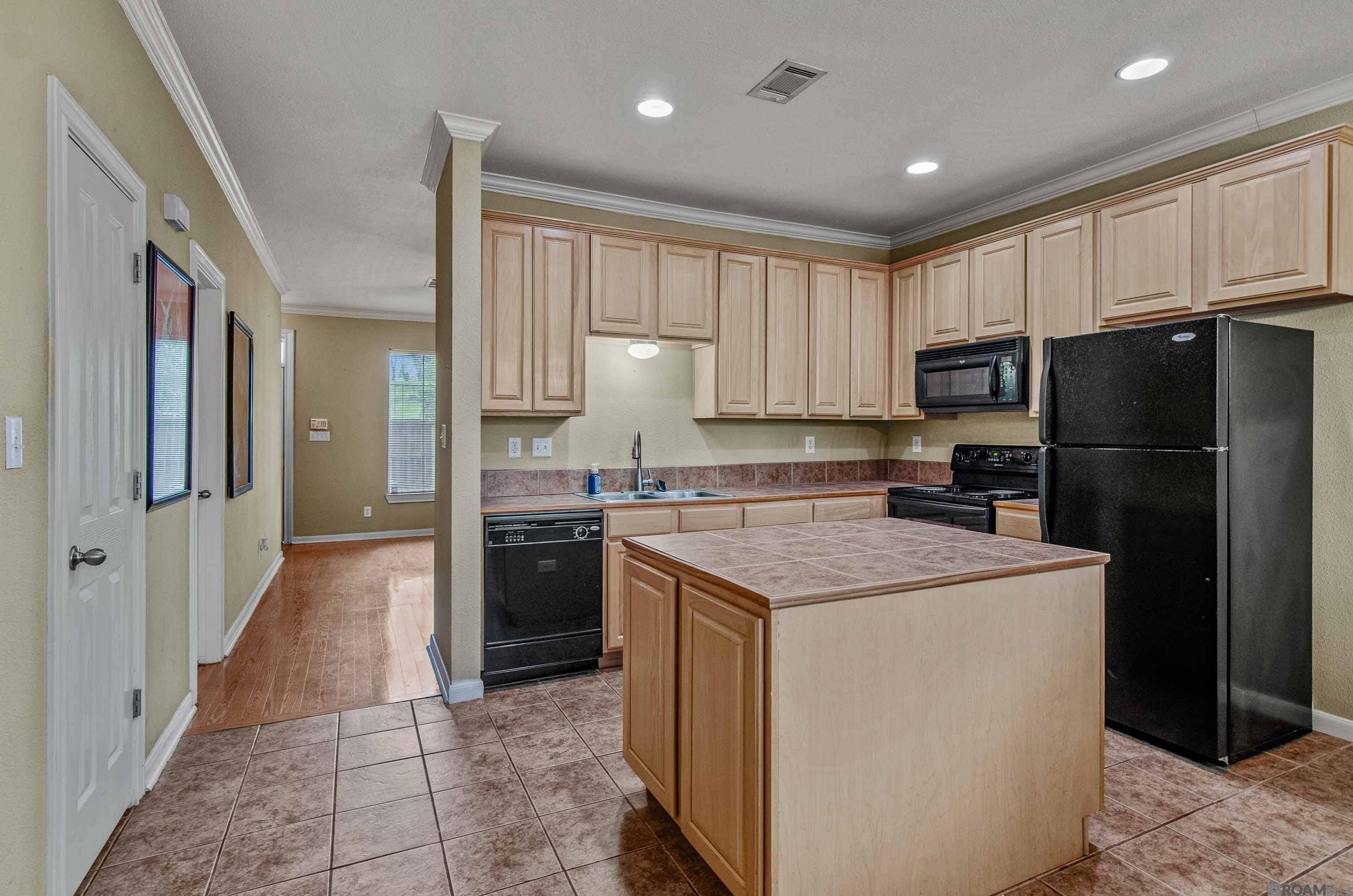 Baton Rouge, LA 70820,4000 Lake Beau Pre ##36