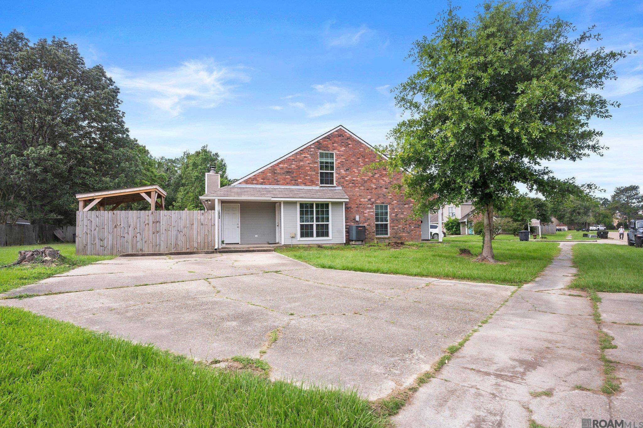 Baton Rouge, LA 70816,15736 Riverdale Ave East