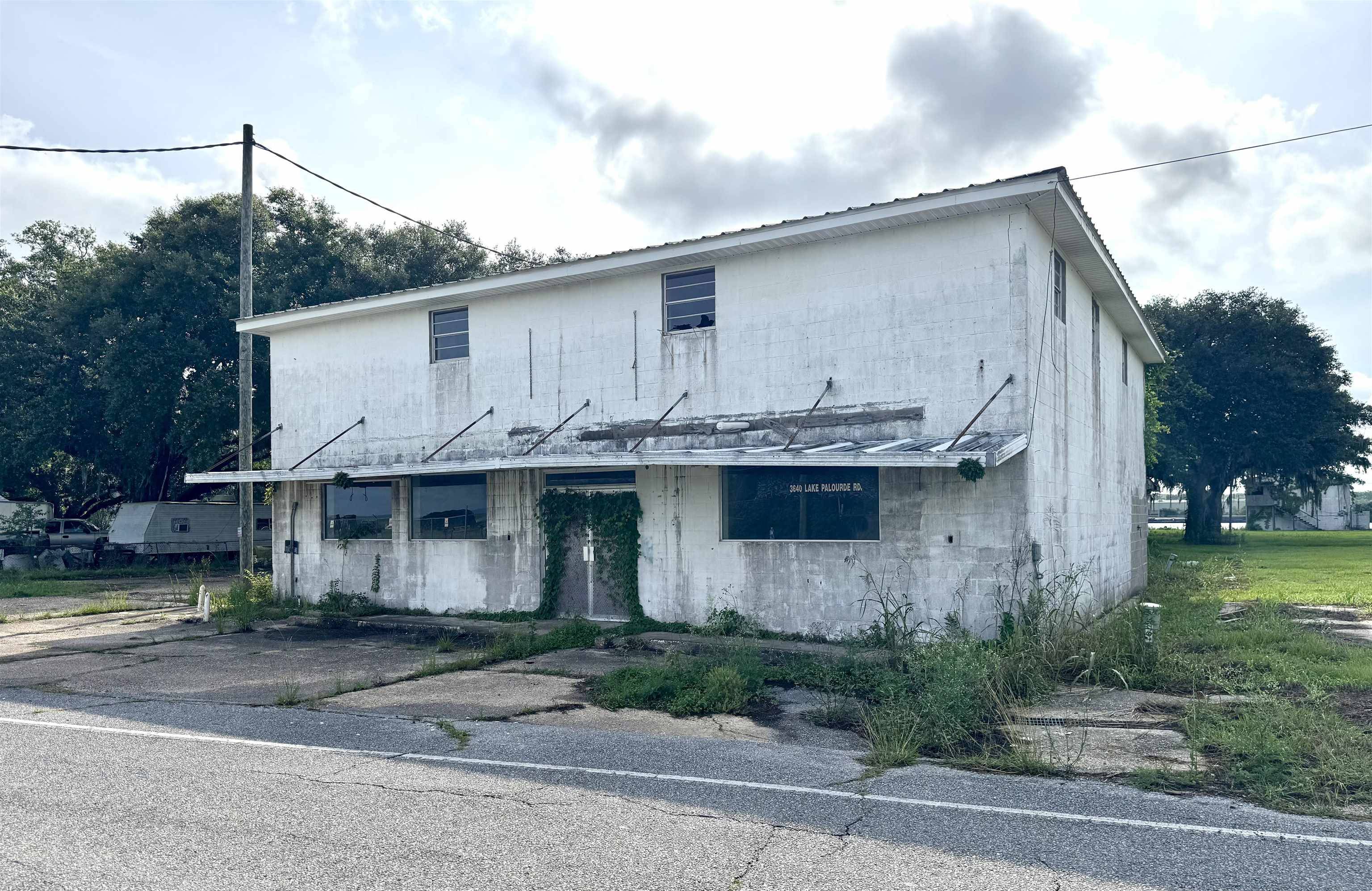 Amelia, LA 70340,3640 Lake Palourde Road