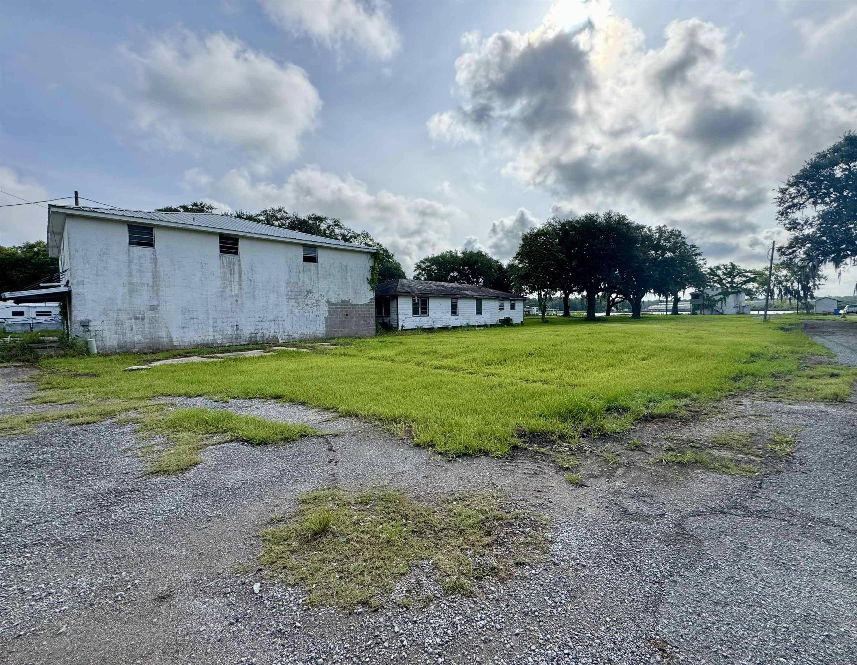 Amelia, LA 70340,3640 Lake Palourde Road