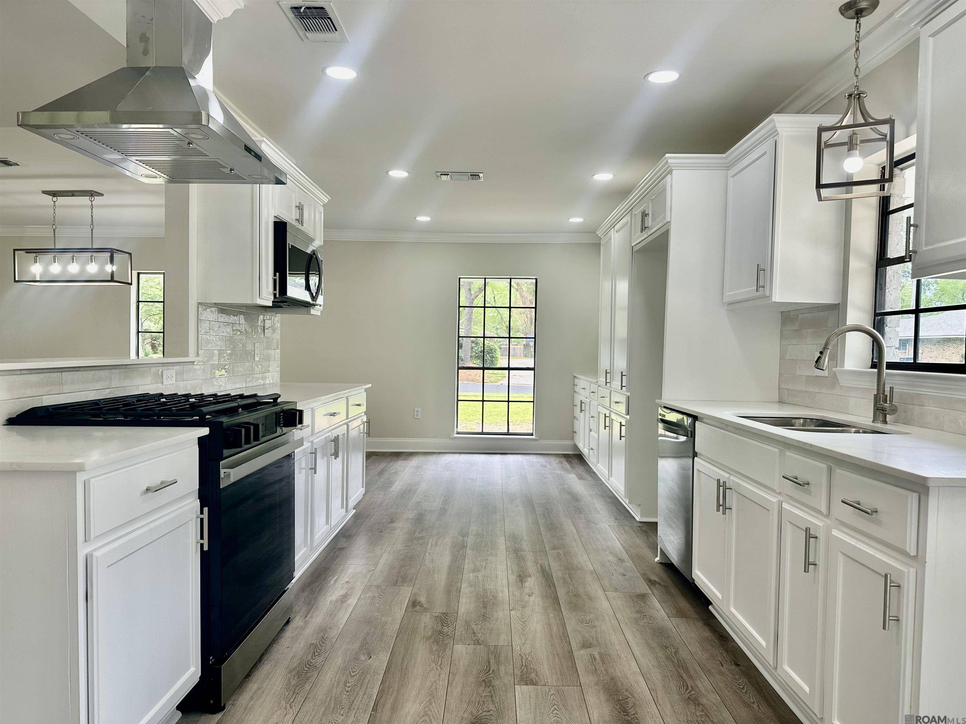 Baton Rouge, LA 70808,1523 Stoneleigh Drive