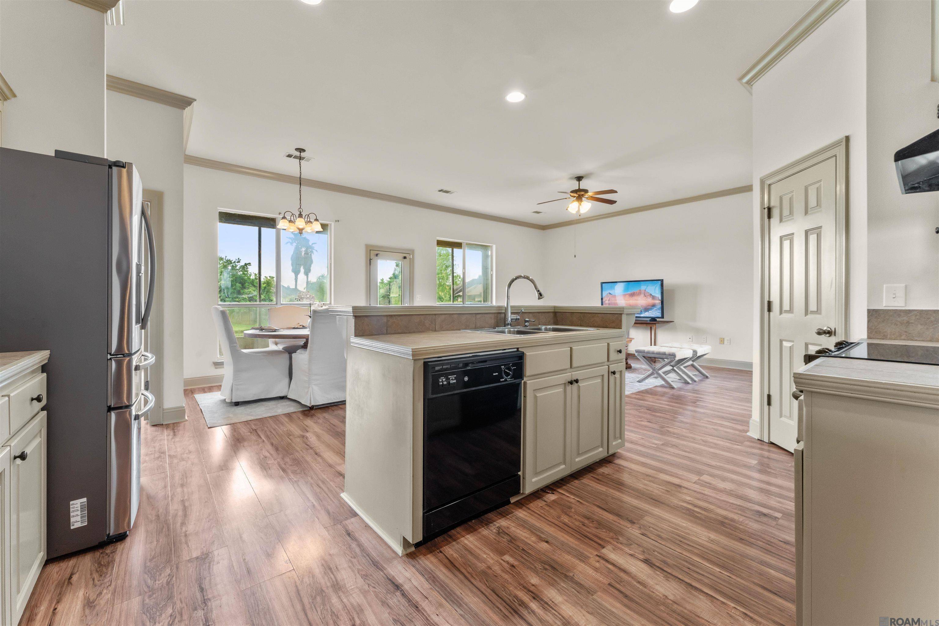 Baton Rouge, LA 70810,2821 Nicholson Lake Dr