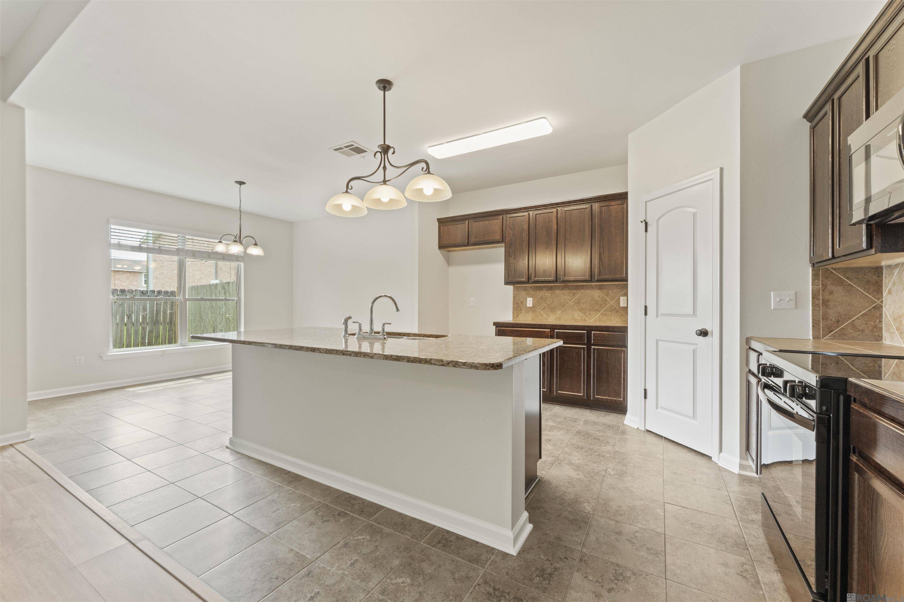 Baton Rouge, LA 70817,6535 Cameren Oaks Dr