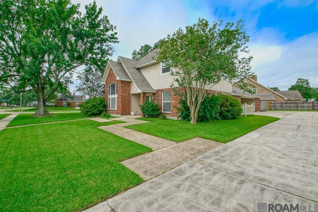 Baton Rouge, LA 70816,12315 N Lake Sherwood Ave
