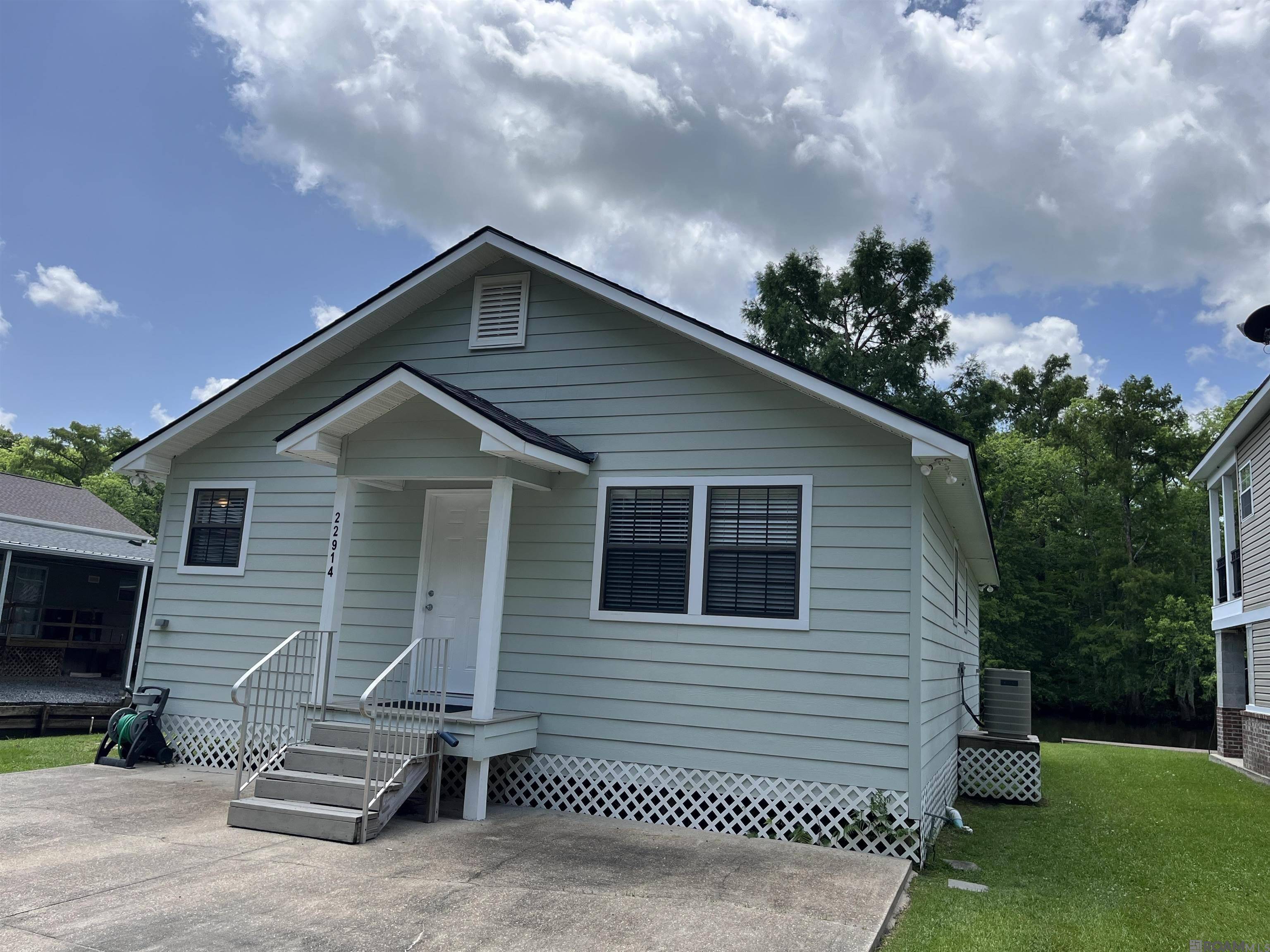 Maurepas, LA 70449,22914 Chene Blanc Ln