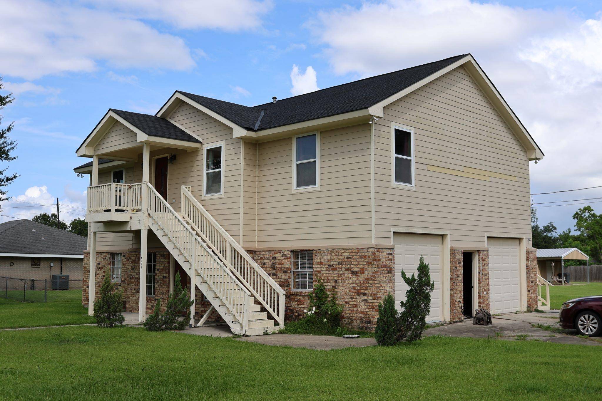 Houma, LA 70363,524 Oakwood Dr