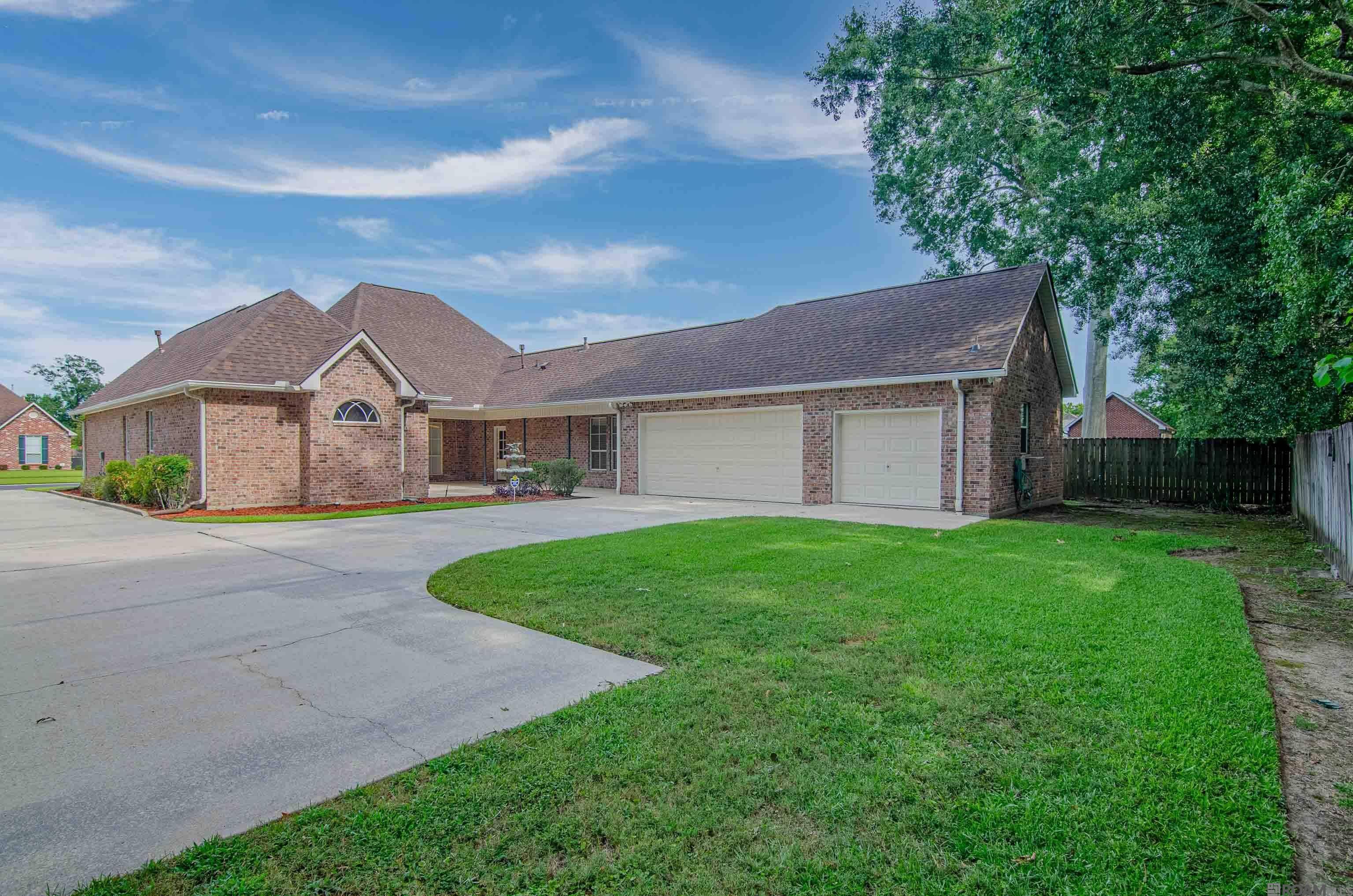 Saint George, LA 70817,5608 Tennyson Dr
