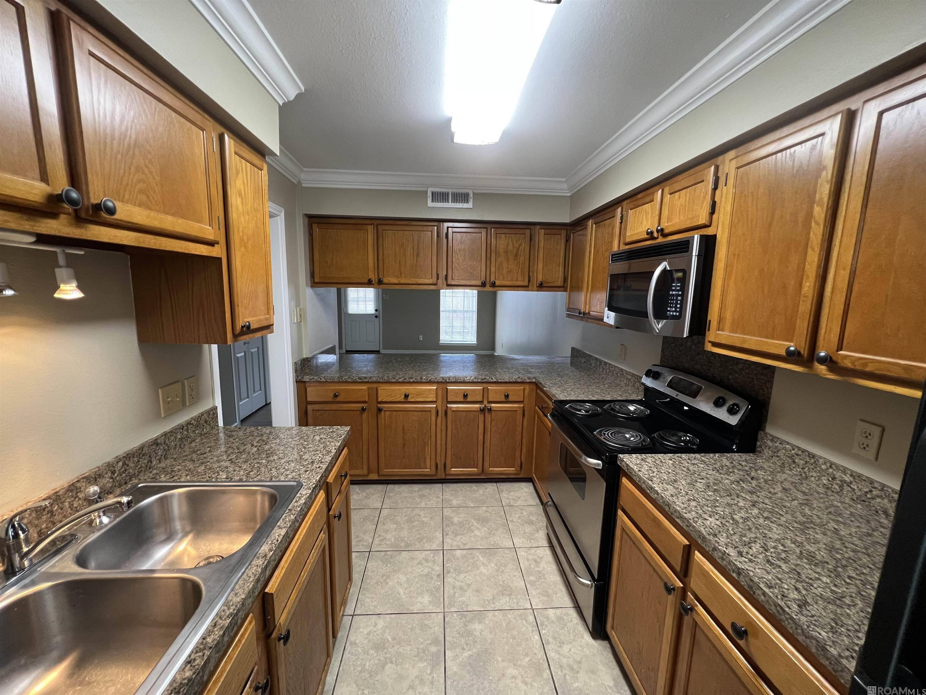 Baton Rouge, LA 70808,7071 Perkins Place Ct ##D