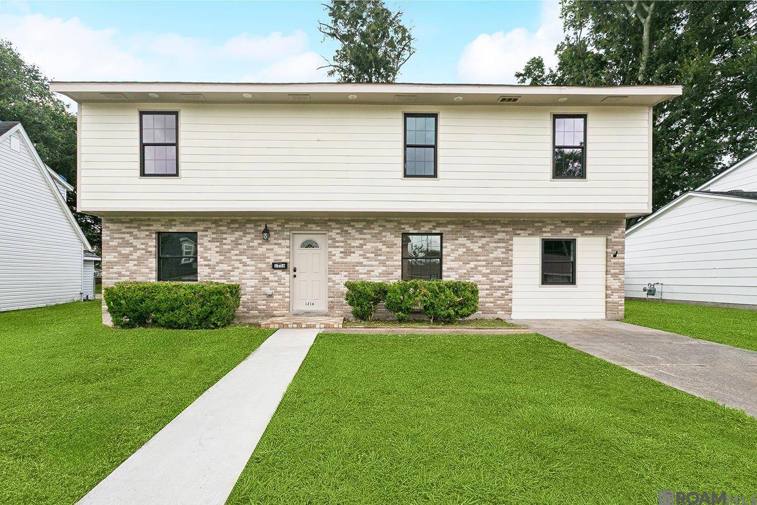 Laplace, LA 70068,1216 Madewood Dr