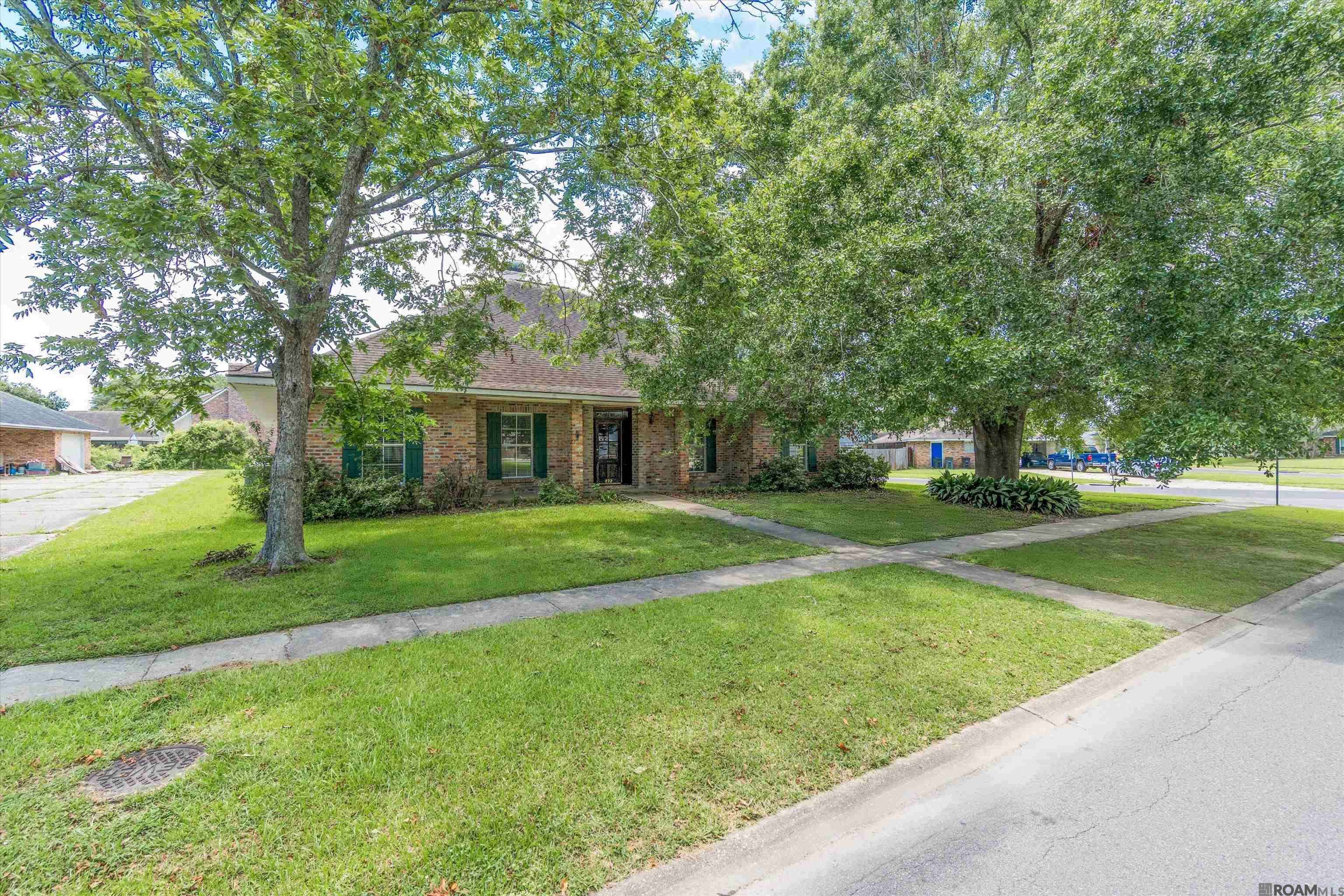 Baton Rouge, LA 70815,822 Woodcliff Dr