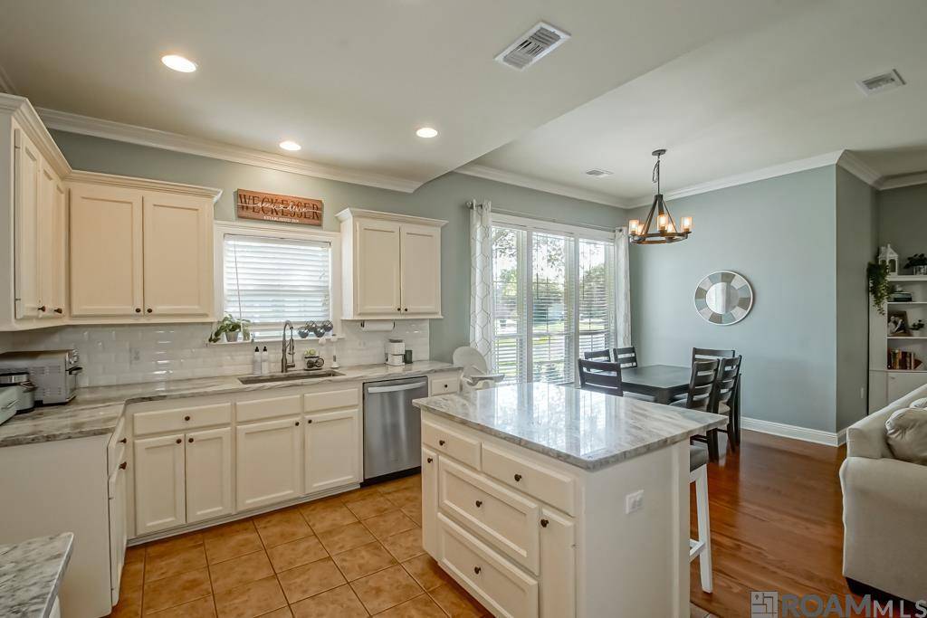 Baton Rouge, LA 70810,10253 Hillmont Ave