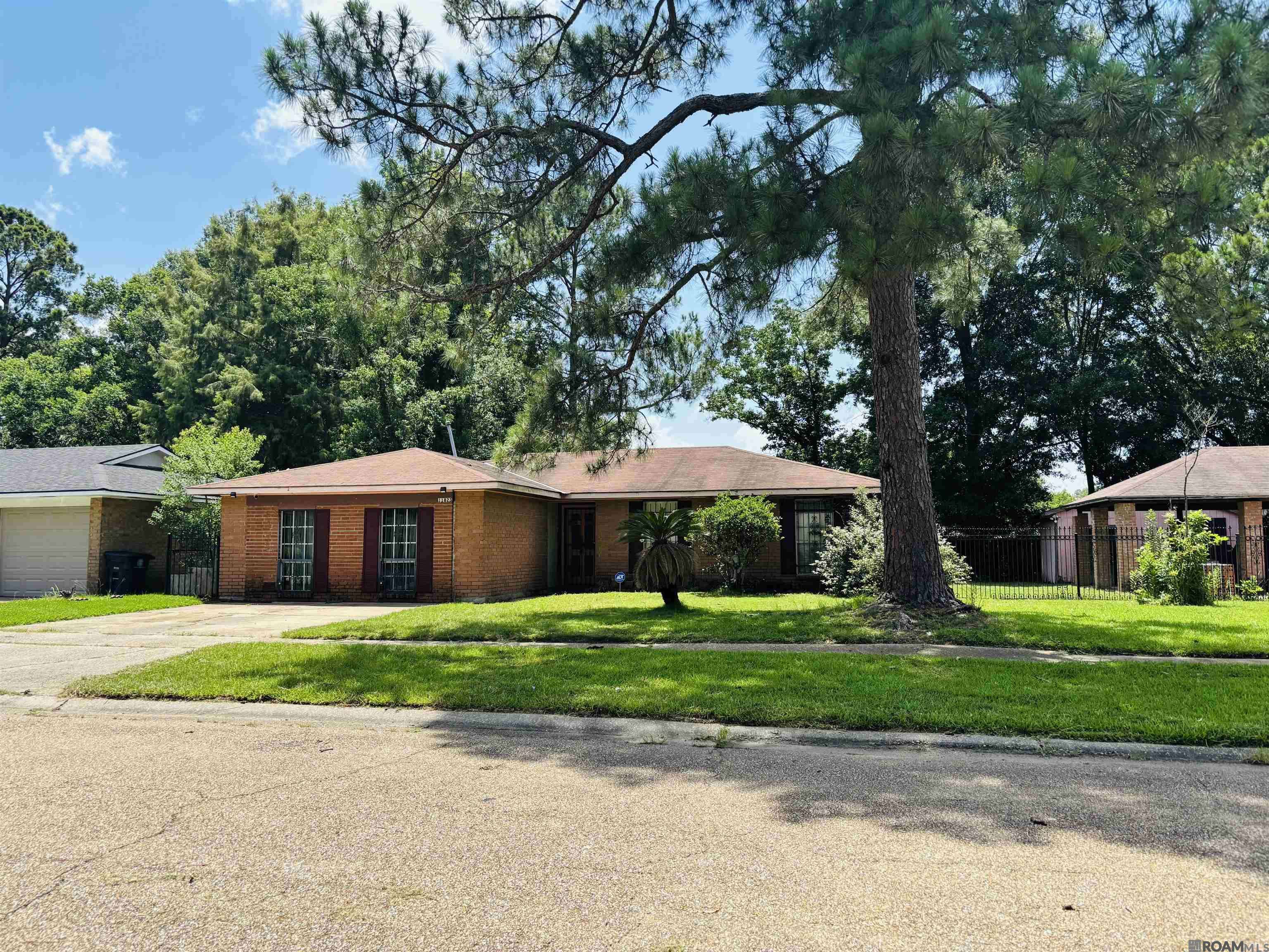 Baton Rouge, LA 70807,11823 Kingston Dr
