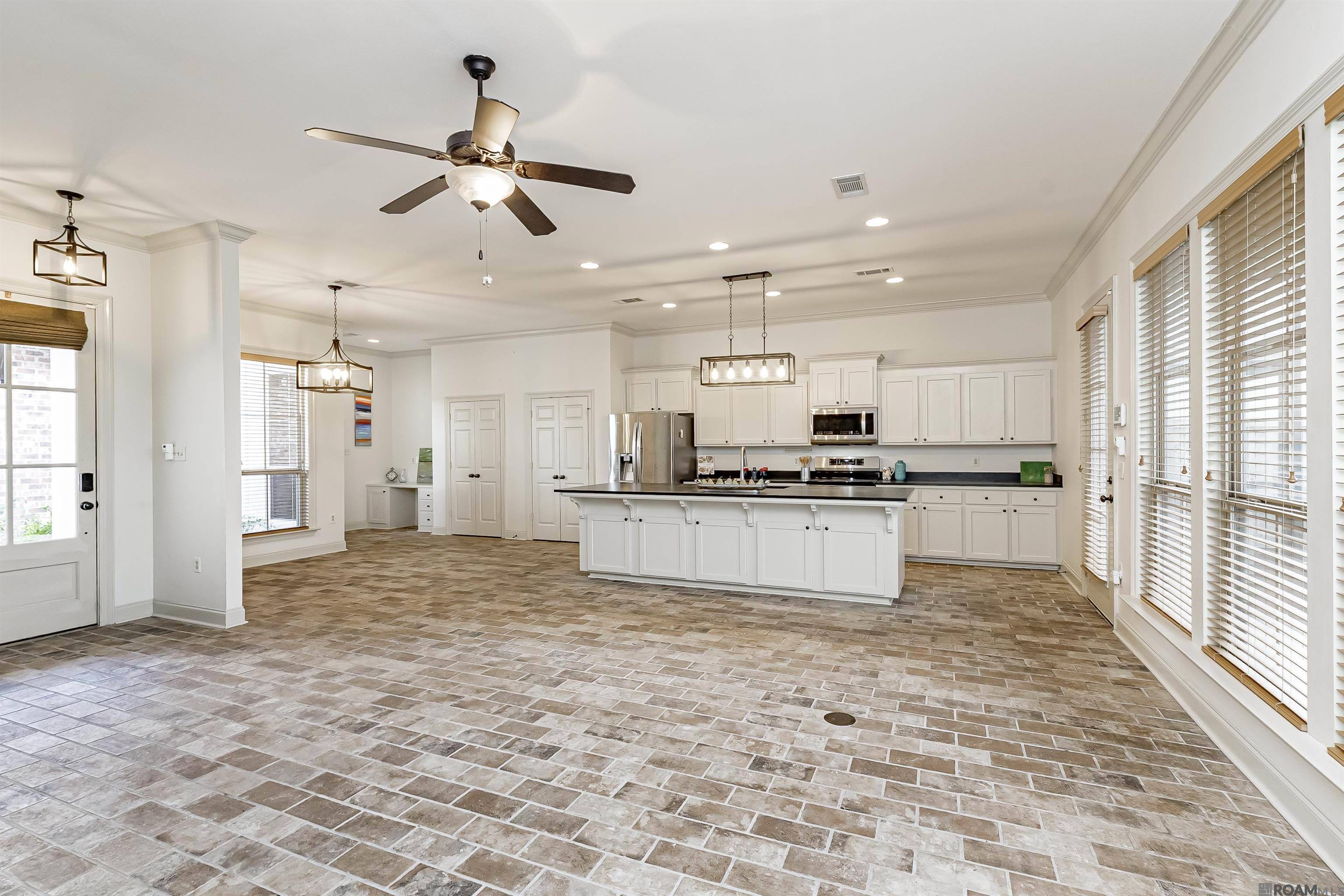 Baton Rouge, LA 70810,10542 Springtree Ave
