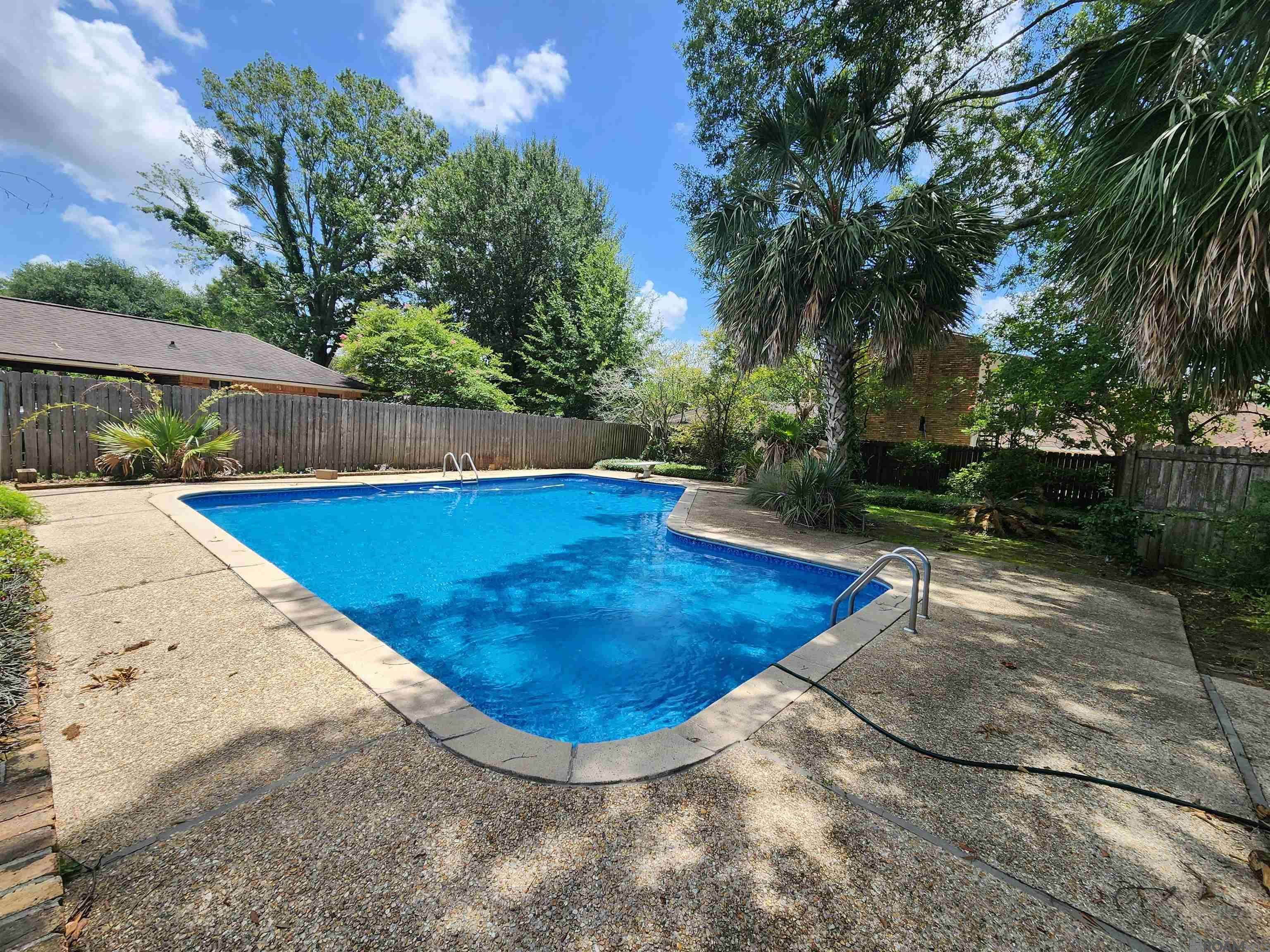Baton Rouge, LA 70815,12238 E Millburn Ave