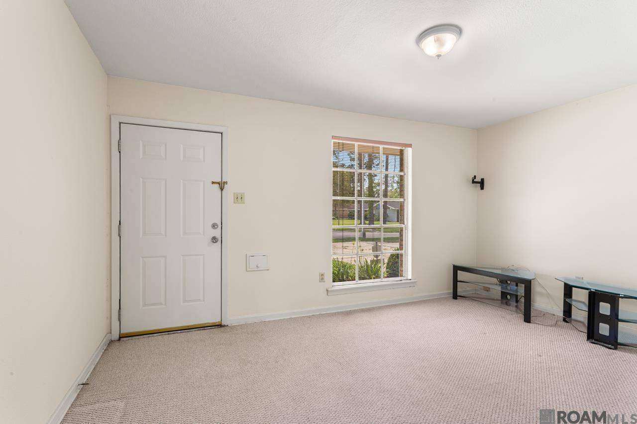 Baton Rouge, LA 70815,10311 S Riveroaks Dr