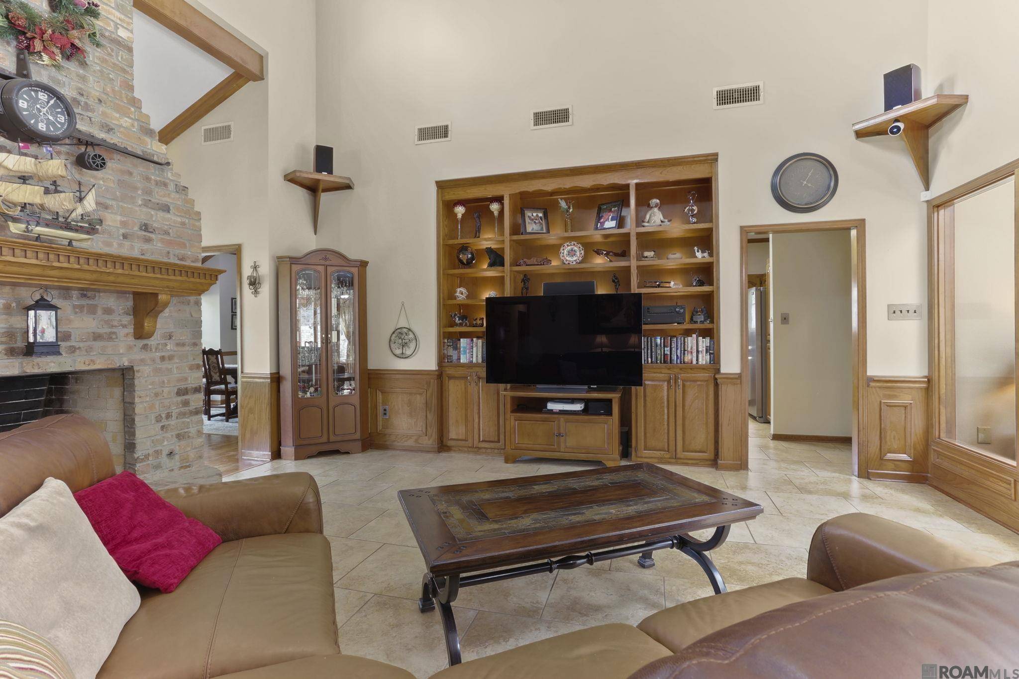 Baton Rouge, LA 70810,627 Highland Oaks Dr