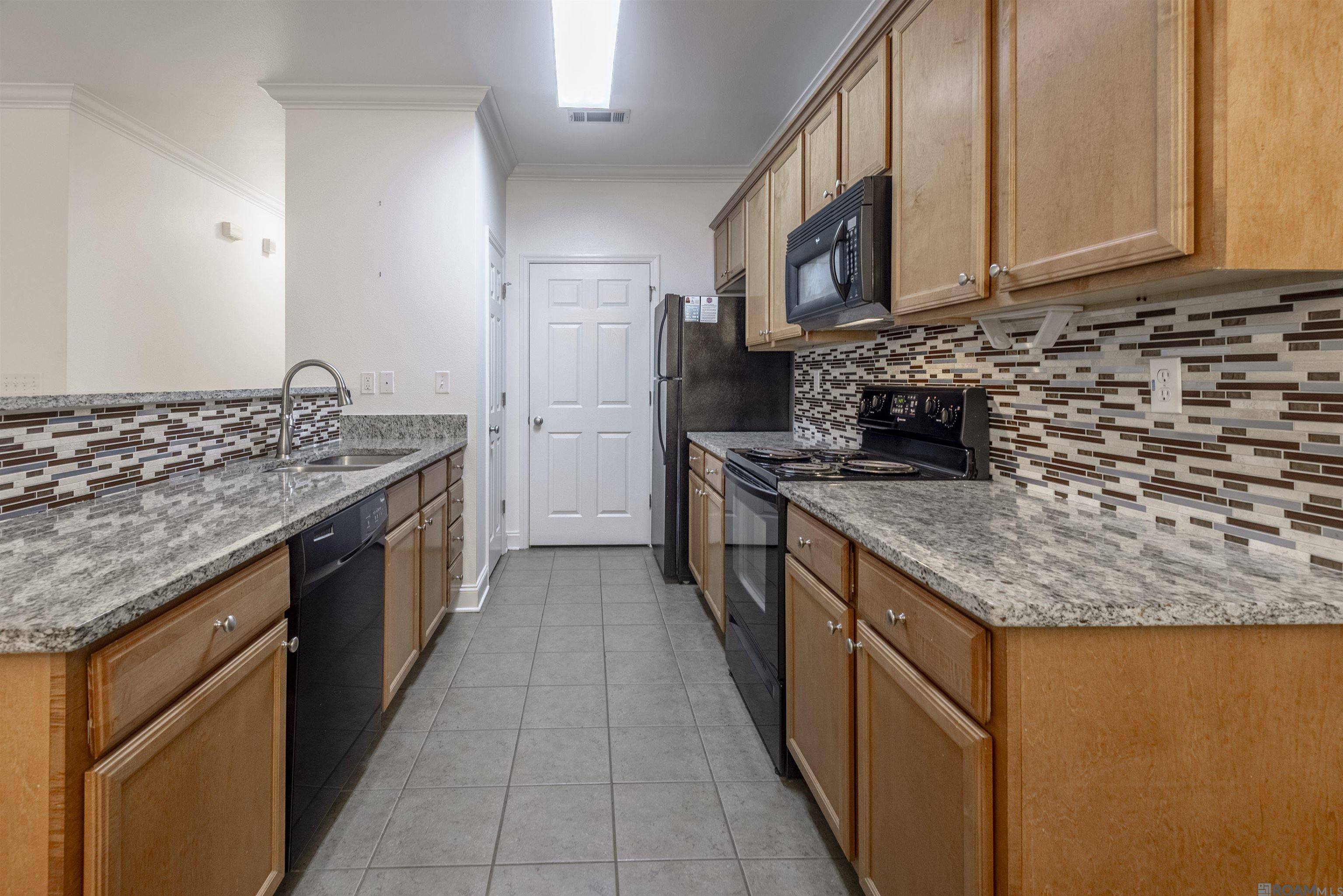 Baton Rouge, LA 70820,900 Dean Lee Dr ##804