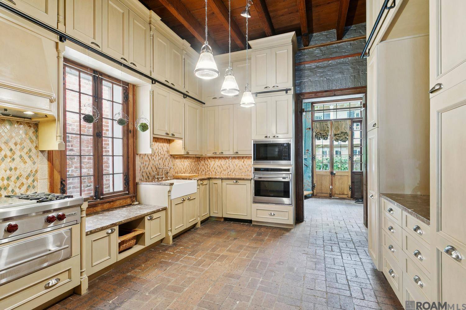 New Orleans, LA 70116,1031 Charter St