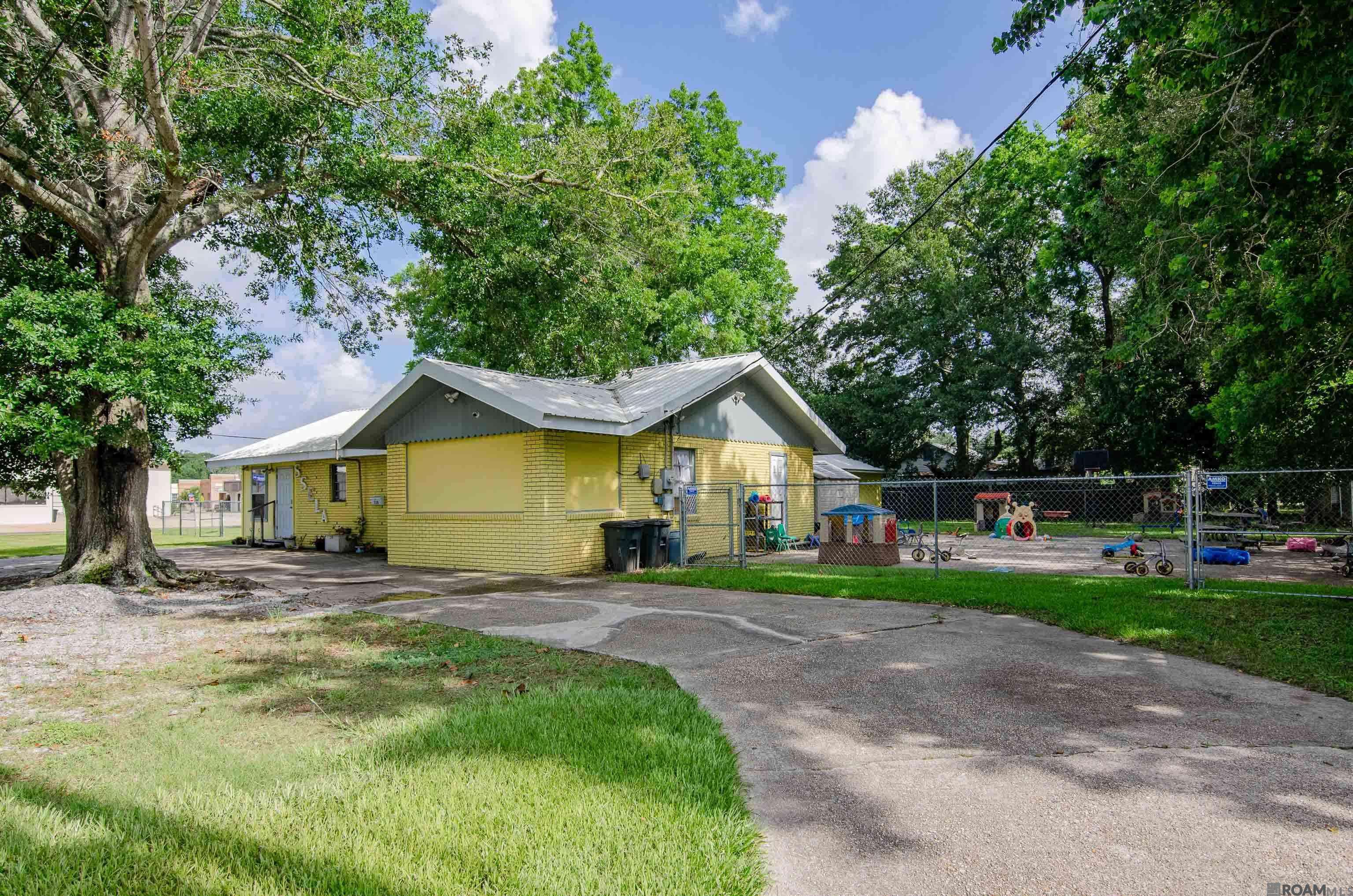 Gonzales, LA 70737,210 E Caldwell St