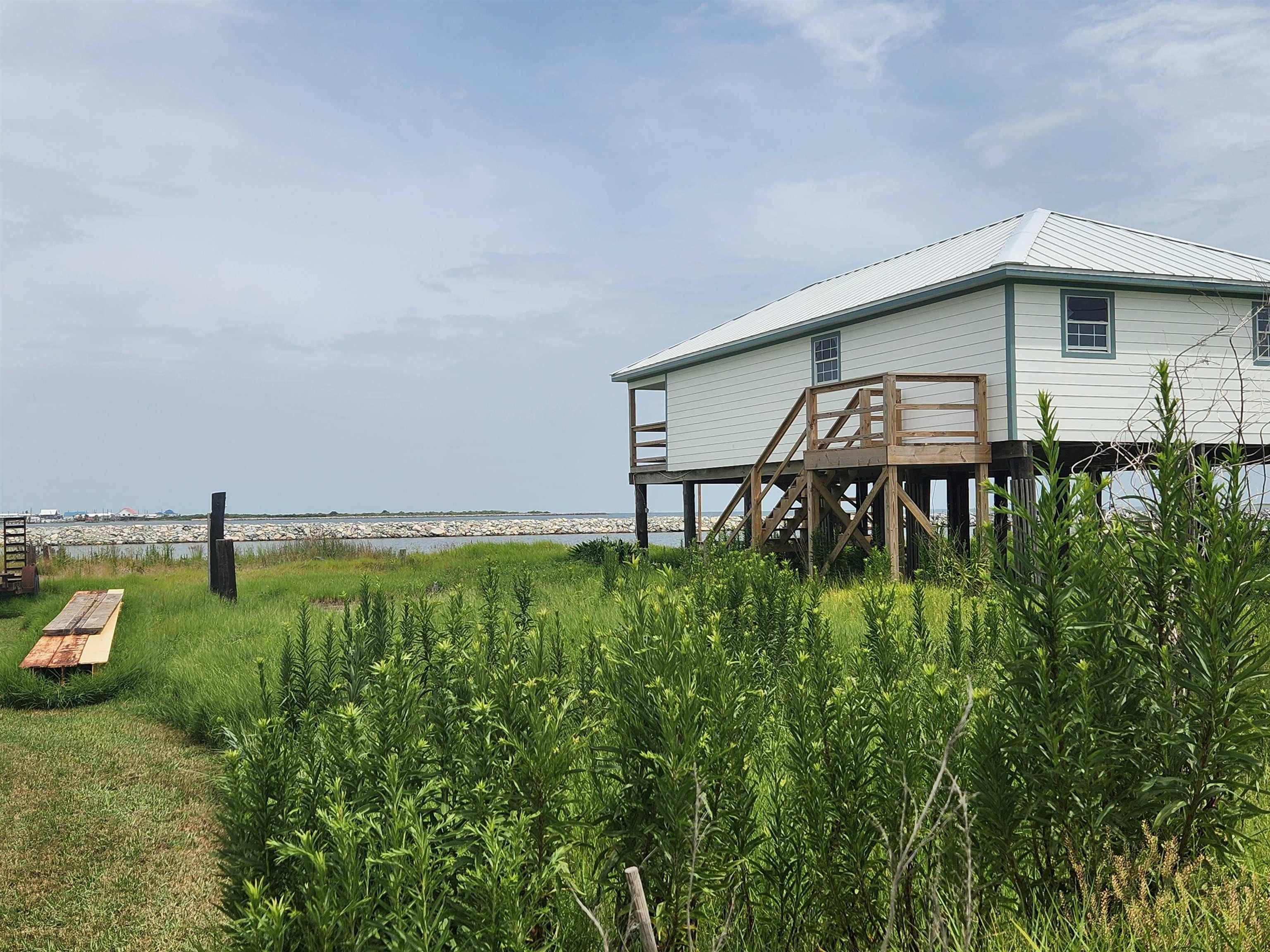 Grand Isle, LA 70358,163 W Central Ave