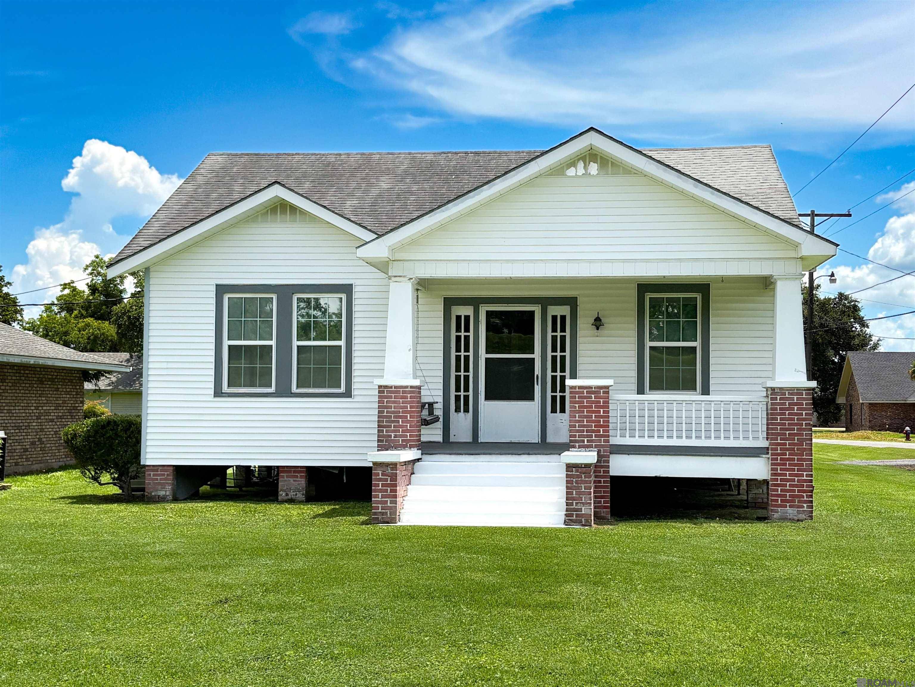 Vacherie, LA 70090,1109 Simon St