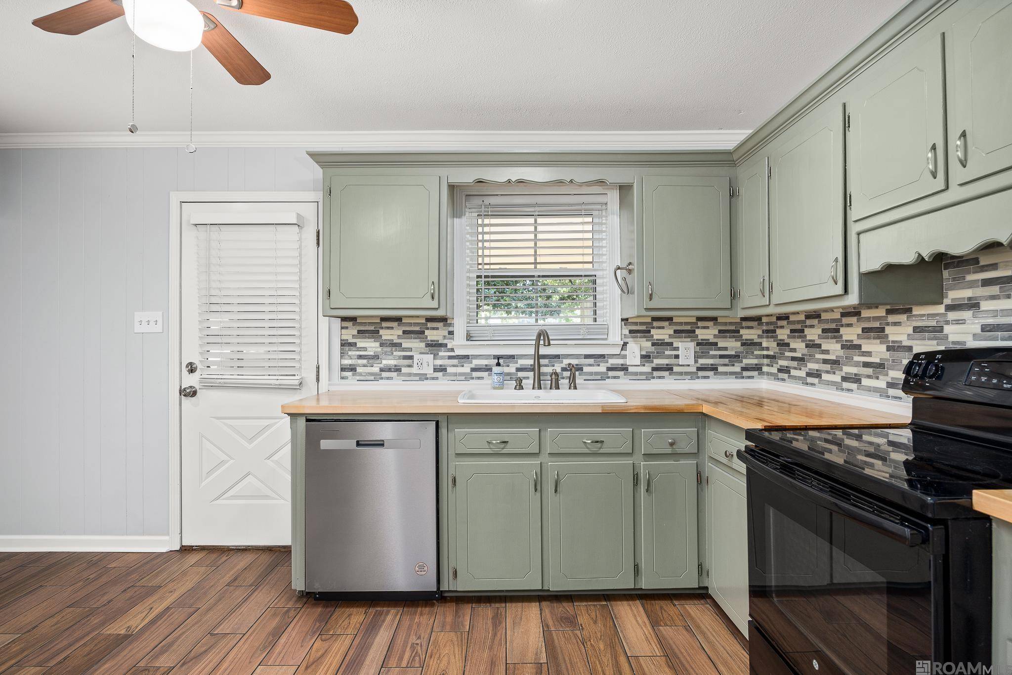 Denham Springs, LA 70726,931 Aime St