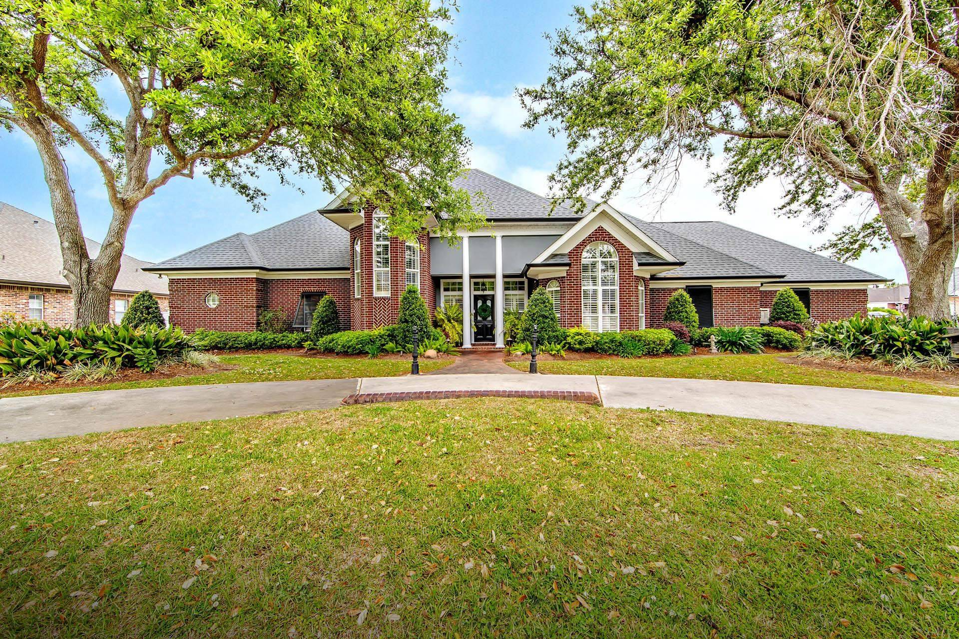 Houma, LA 70360,303 Apache St