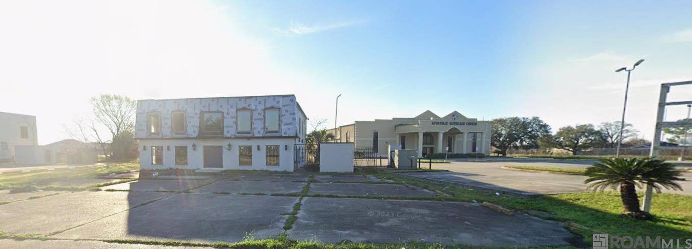 New Orleans, LA 70126,8370 Lake Forest Blvd
