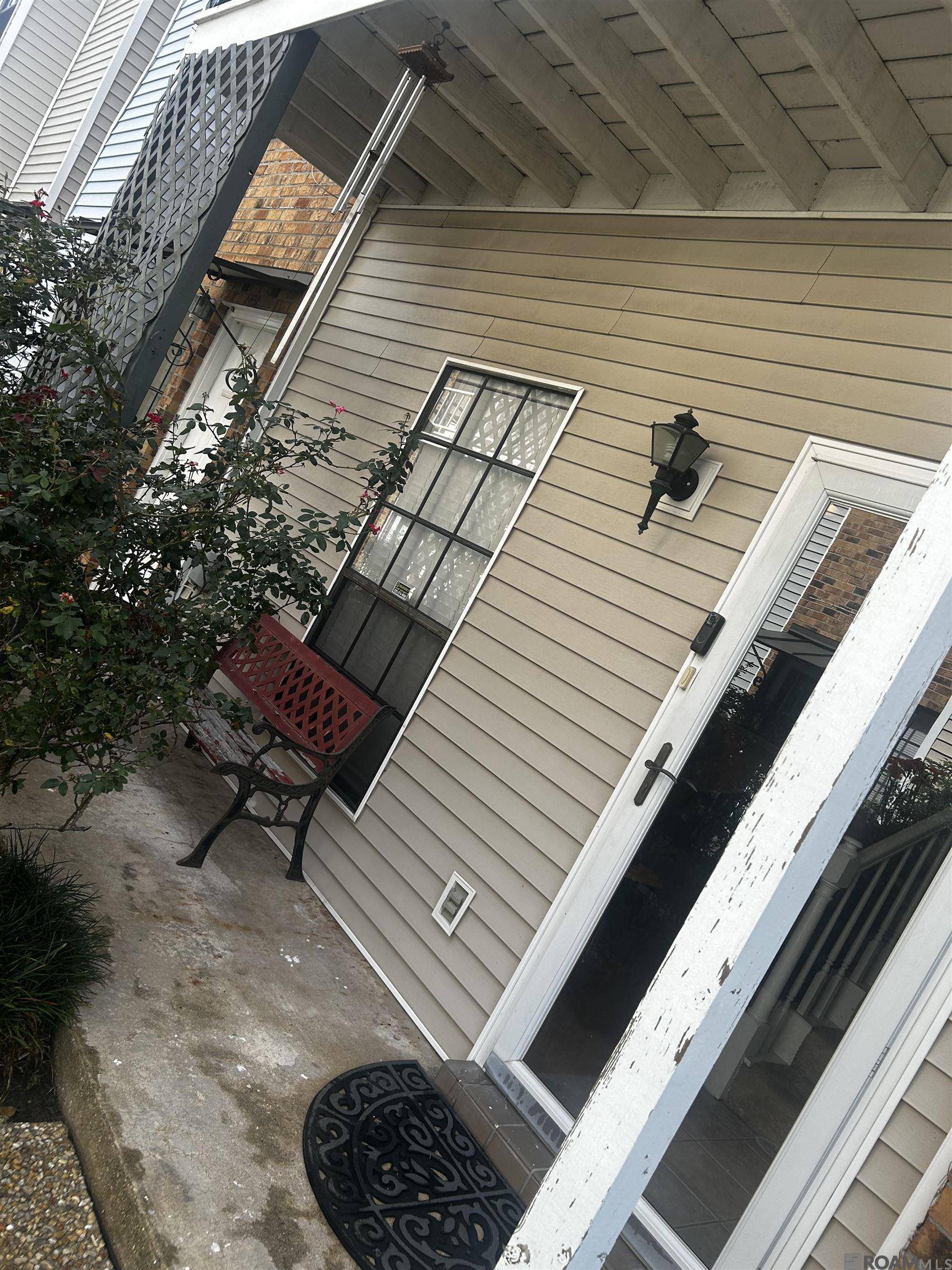 Baton Rouge, LA 70816,10926 Old Hammond Hwy ##20