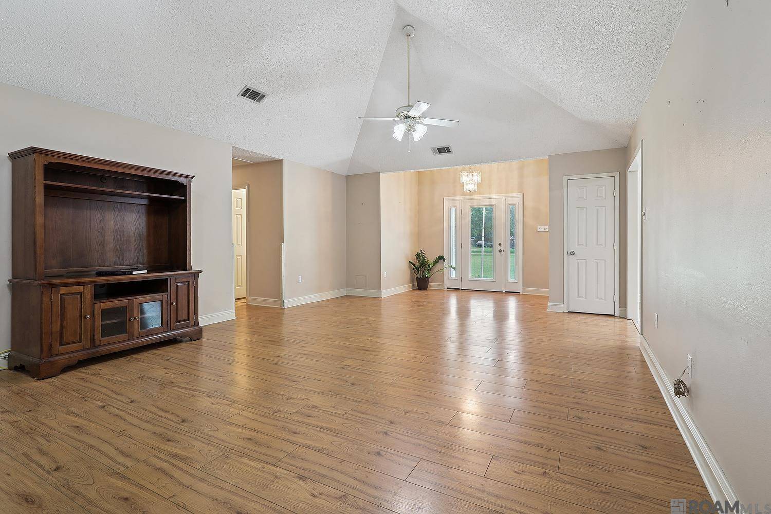 Livingston, LA 70754,18930 King George Bay Rd