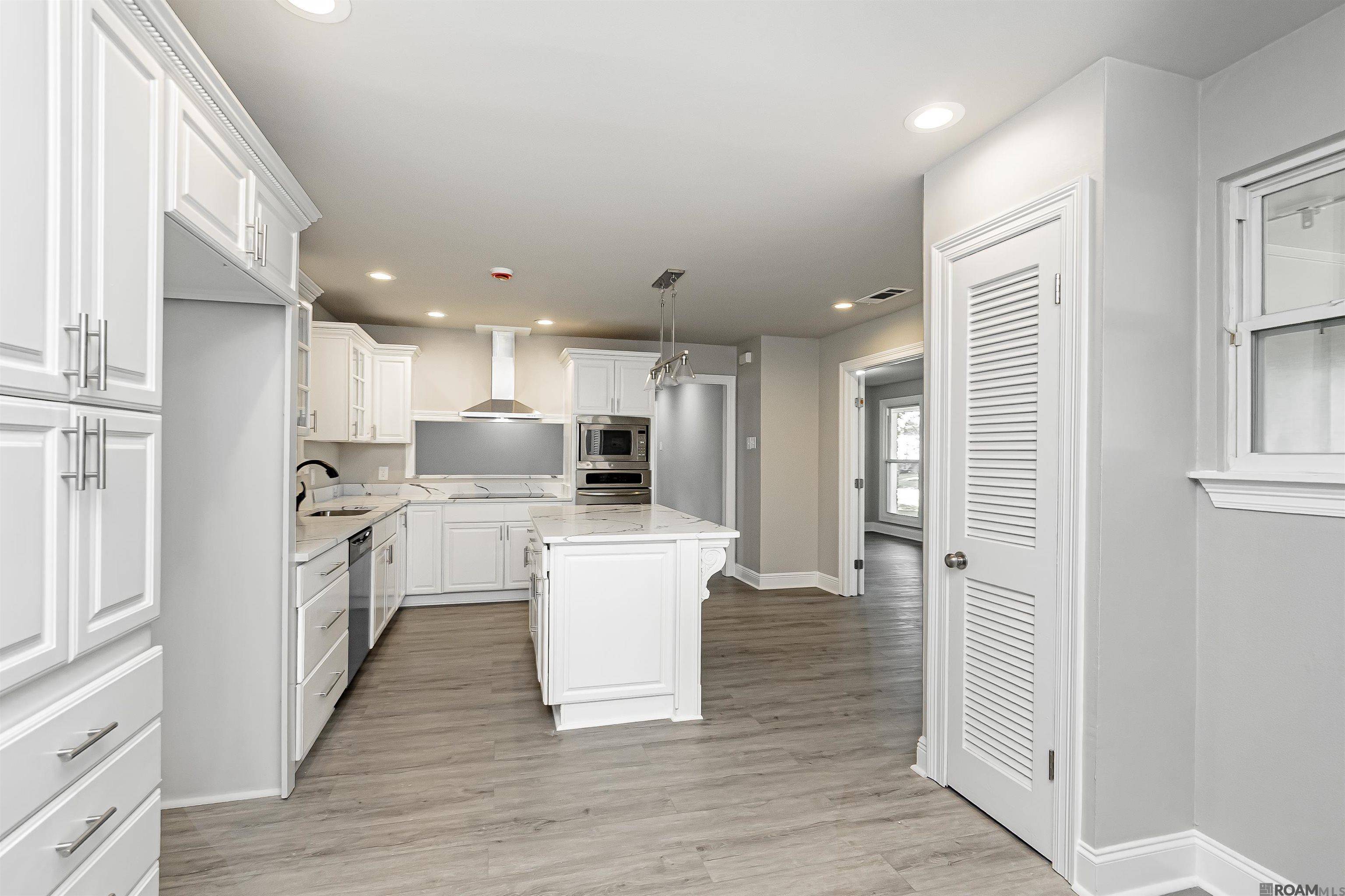 Baton Rouge, LA 70806,466 Landwood Dr