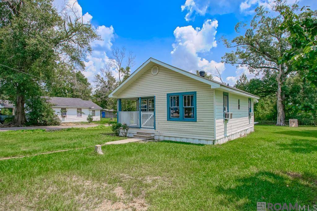 Albany, LA 70711,29588 Livingston Avenue