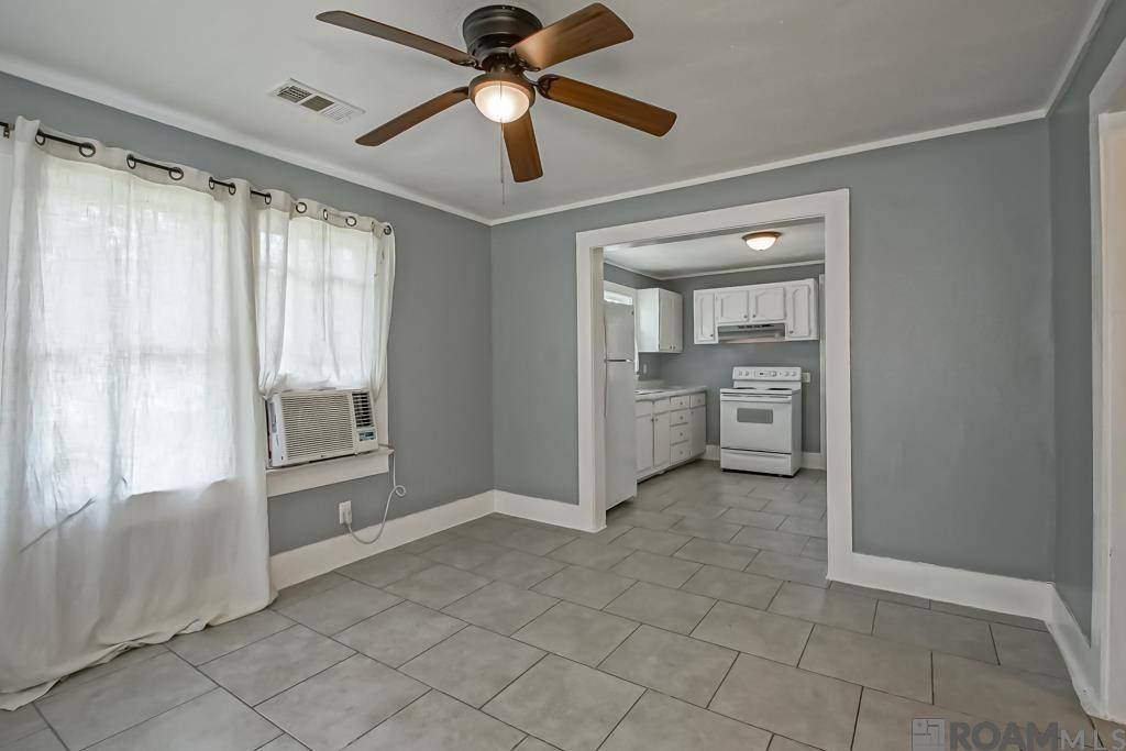 Albany, LA 70711,29588 Livingston Avenue