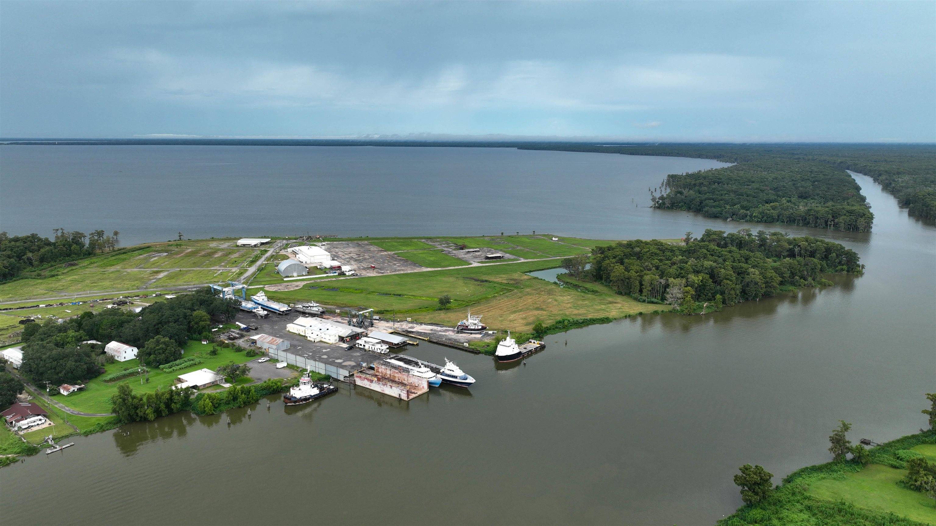 Amelia, LA 70340,3820 Lake Palourde Road