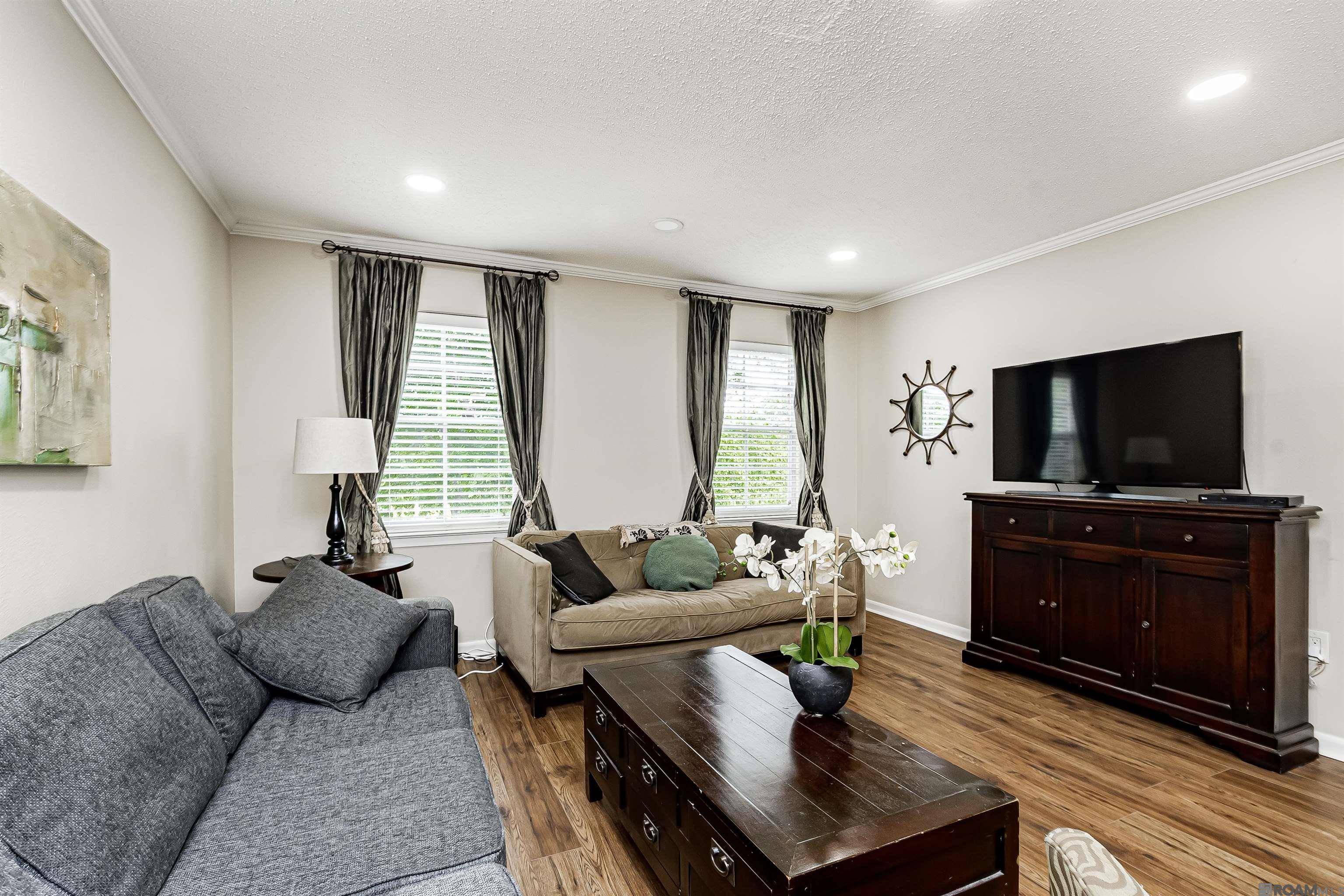 Baton Rouge, LA 70806,4735 Government St ##216