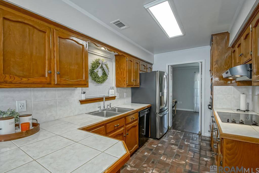 Gonzales, LA 70737,14162 Troy Duplessis Rd