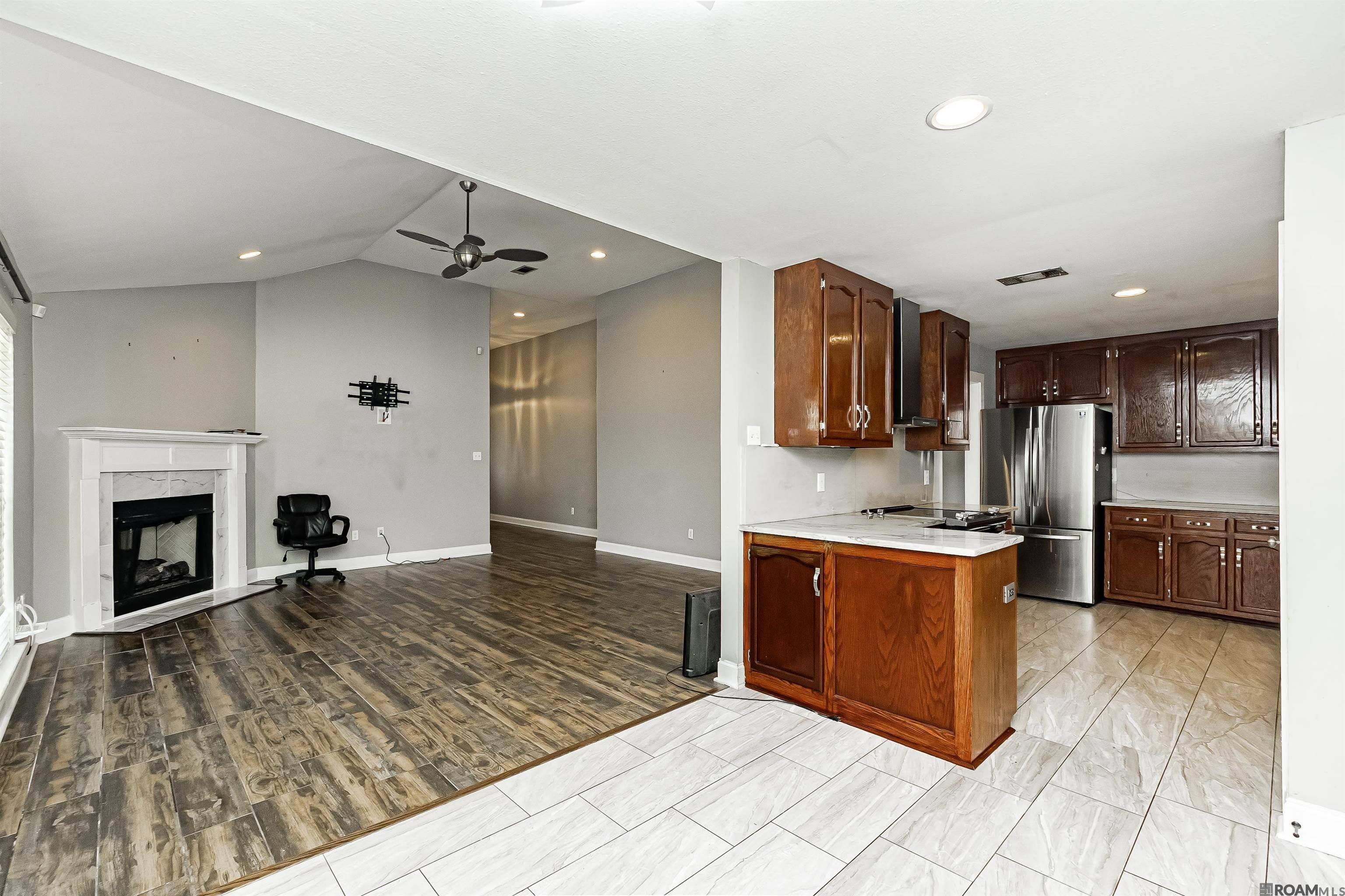 Denham Springs, LA 70726,23621 South Pointe Dr