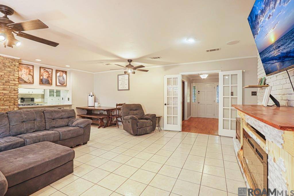 Baton Rouge, LA 70818,11205 Lazy Lake Dr