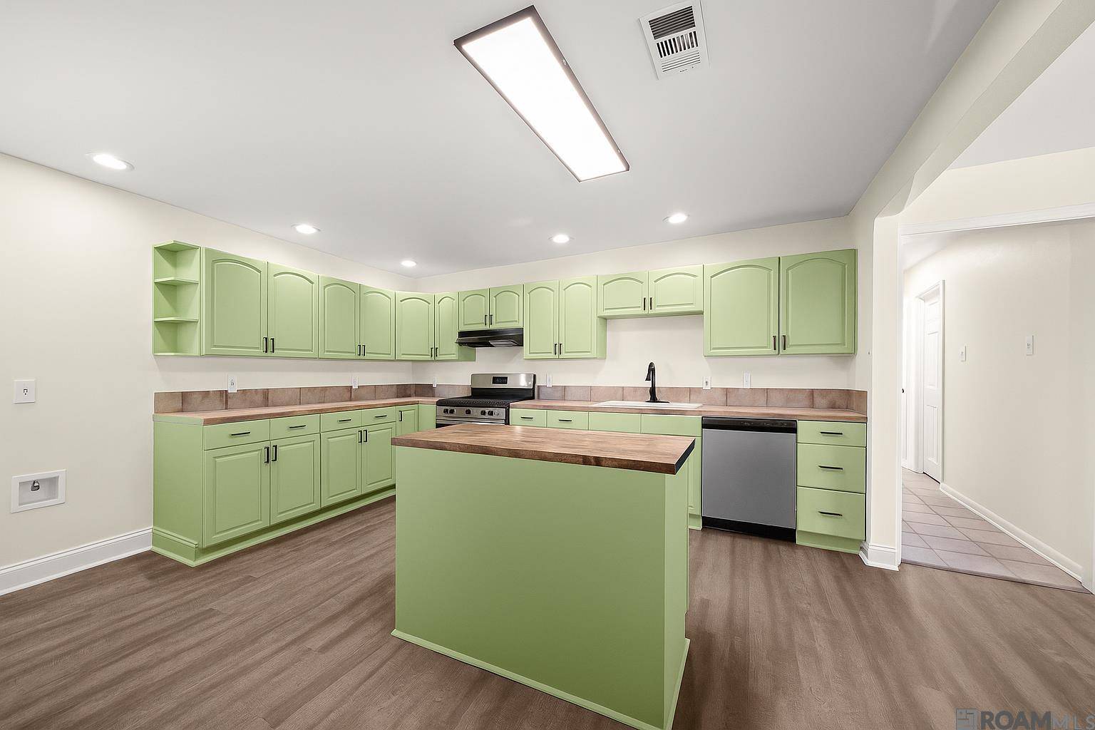 Baton Rouge, LA 70810,8935 Rickwood Dr