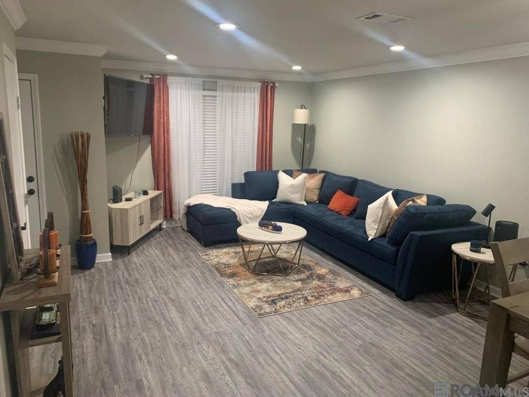 Baton Rouge, LA 70810,13005 Briar Hollow Ave