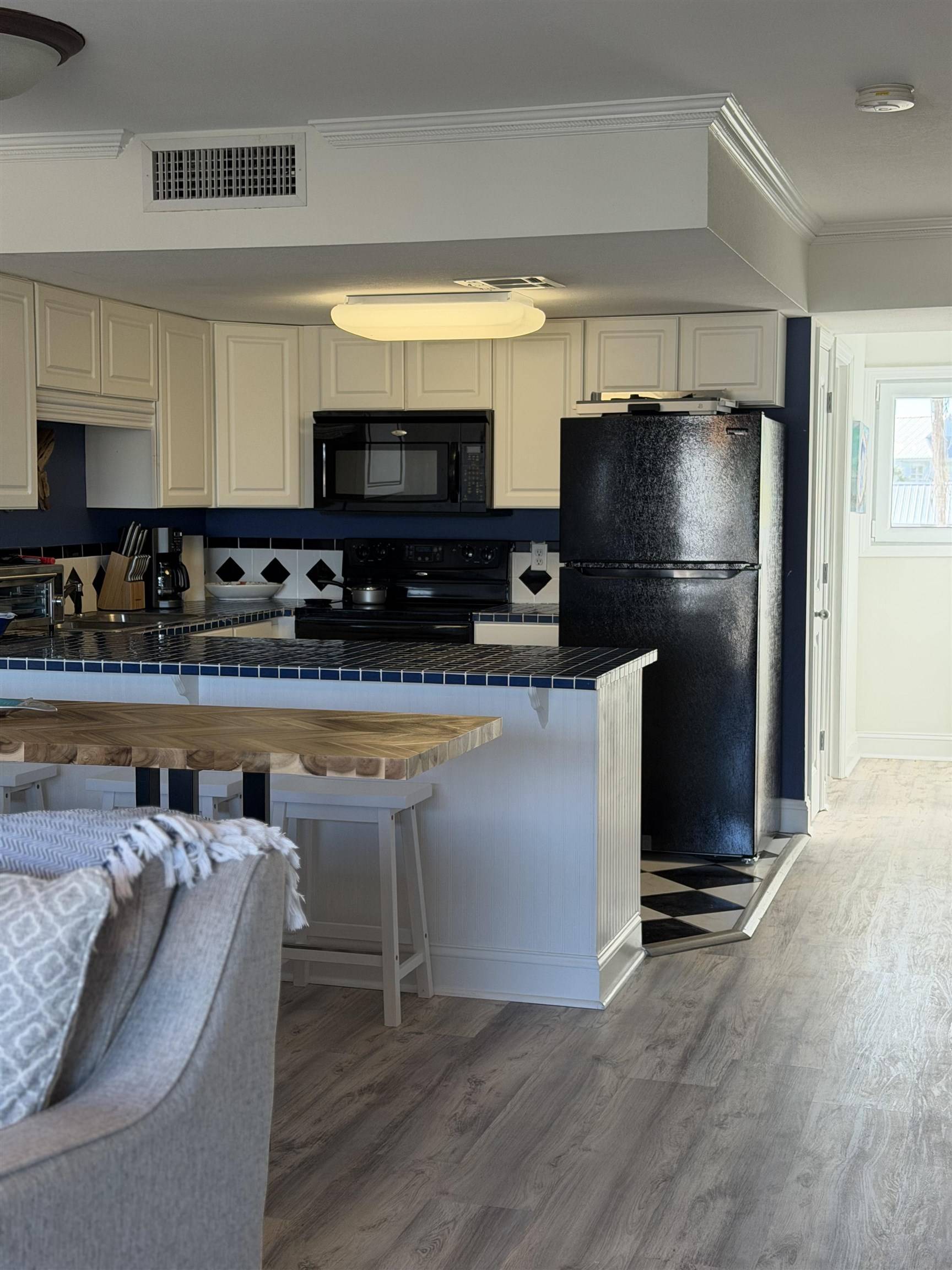 Grand Isle, LA 70358,411 Admiral Craik Dr ##3